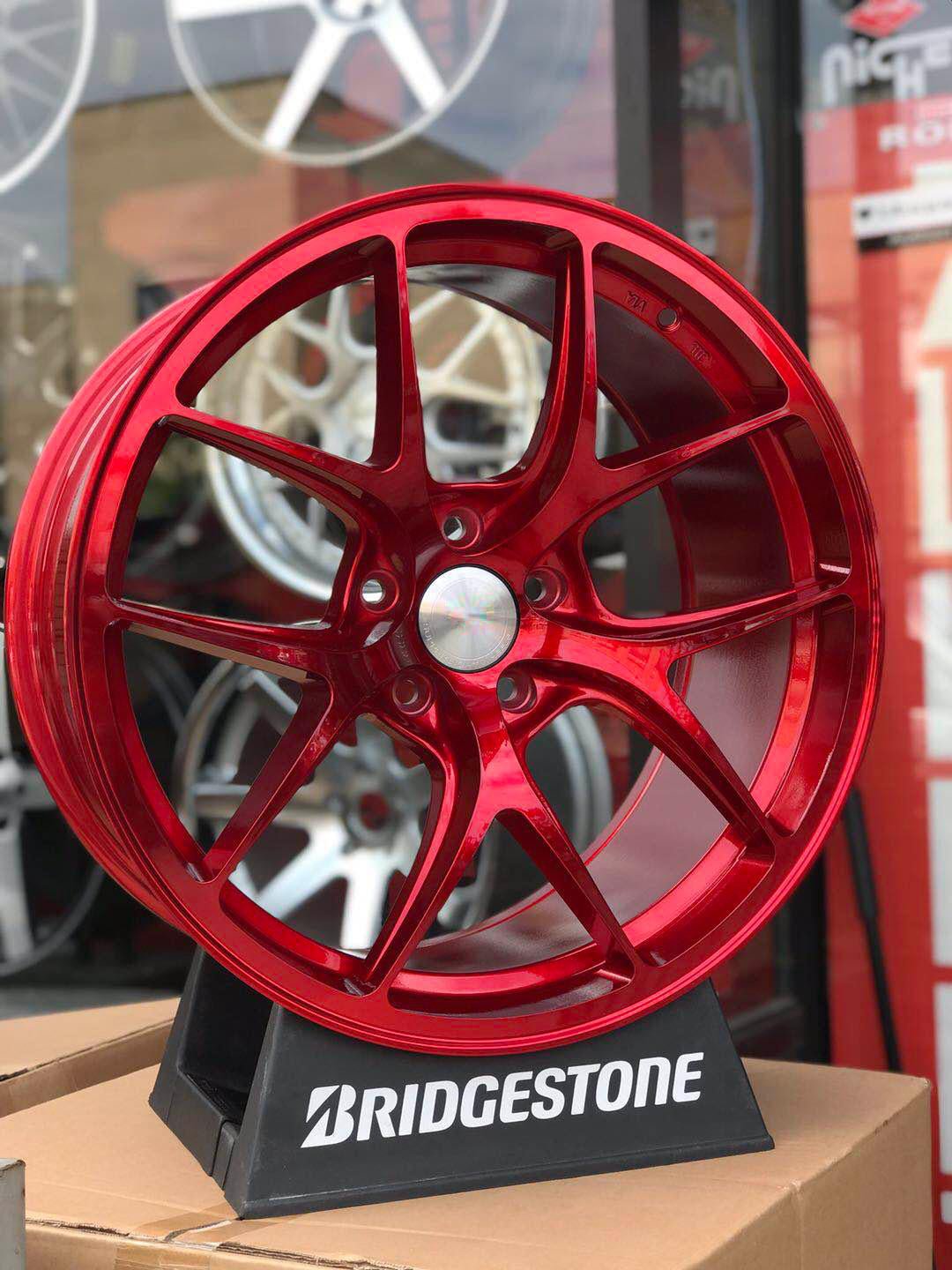 W005 1139 Red 18x8.0 ET35 5x114 CB73.1