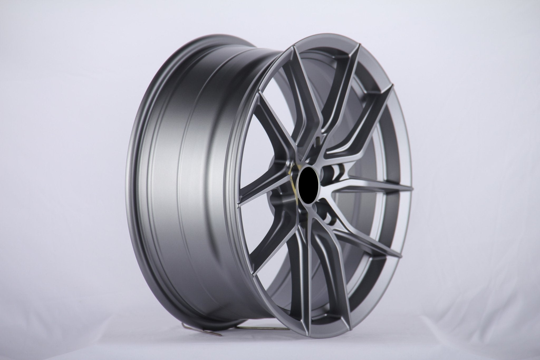 W007 VS1057 Satin Gunmetal 18x8.0 ET35 5x114.3 CB73.1