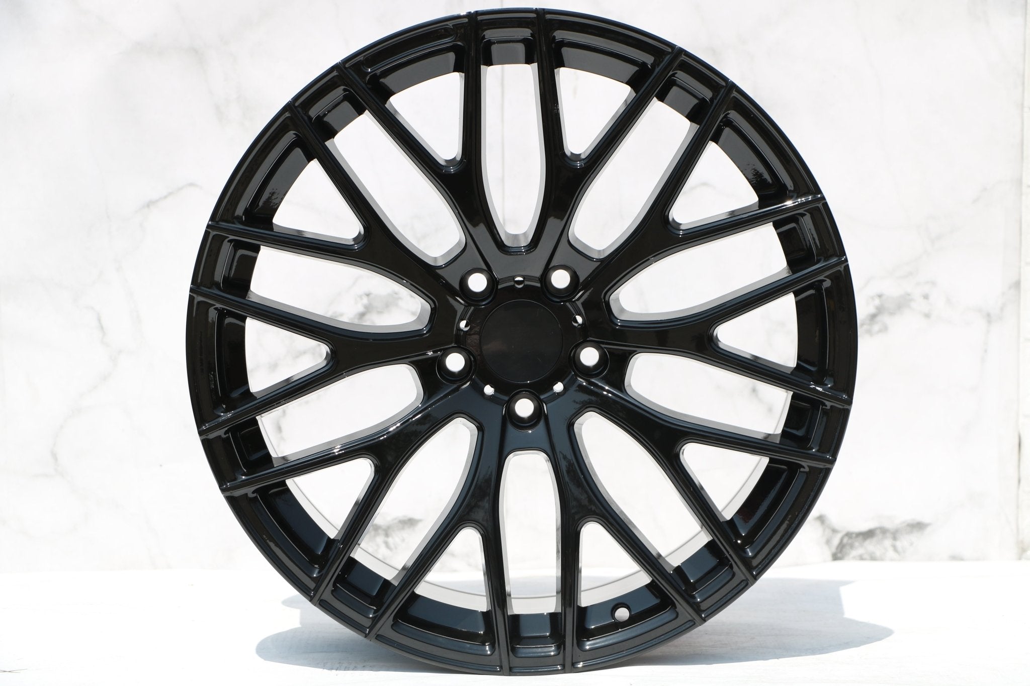 W008 Gloss Black 19x9.5 Et35 5x114.3 CB73.1