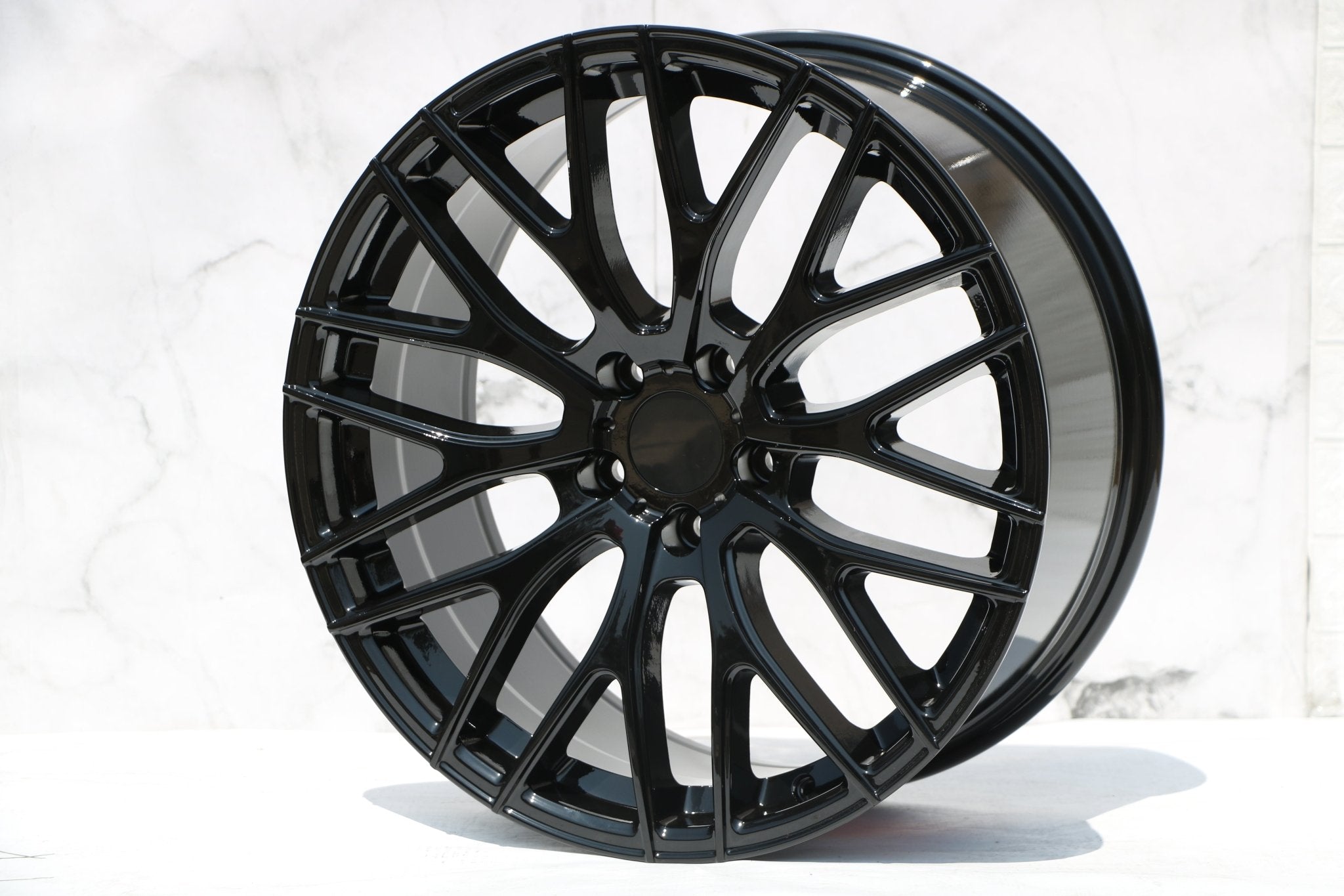 W008 Gloss Black 19x9.5 Et35 5x114.3 CB73.1