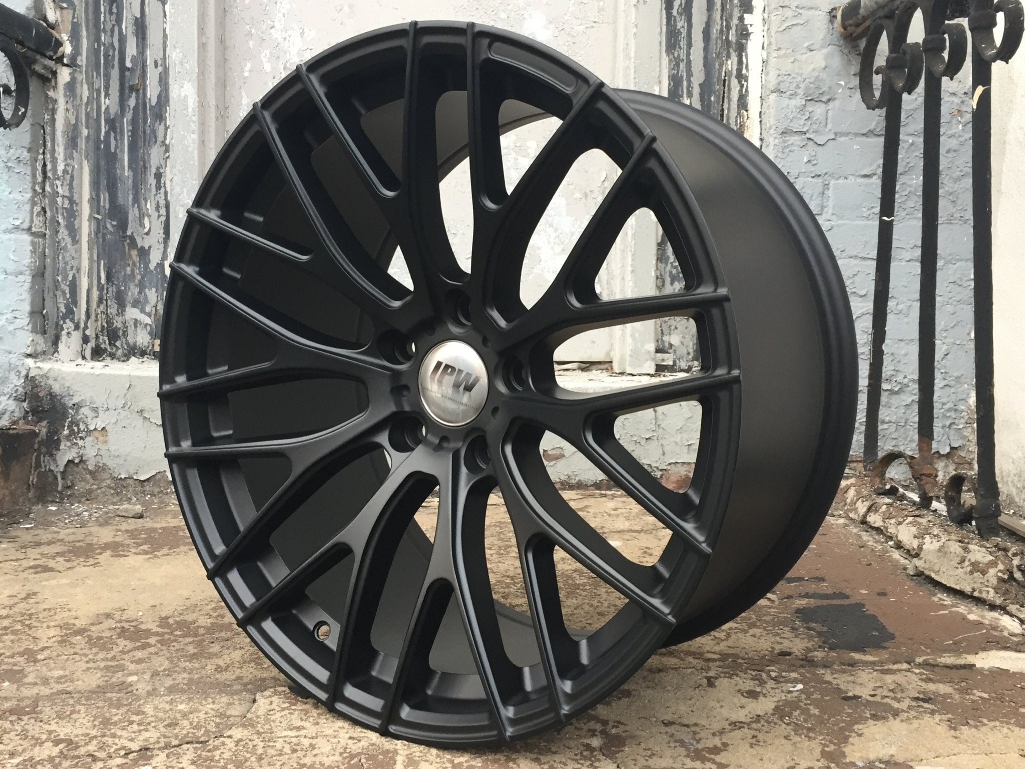 W008 Satin Black 19x9.5 ET35 5x120 CB72.56