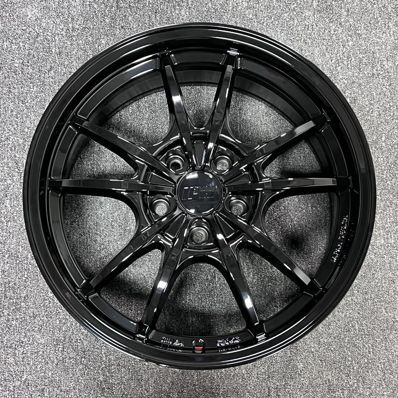 W016 Gloss Black 17x7.5 ET35 5x114.3 CB73.1
