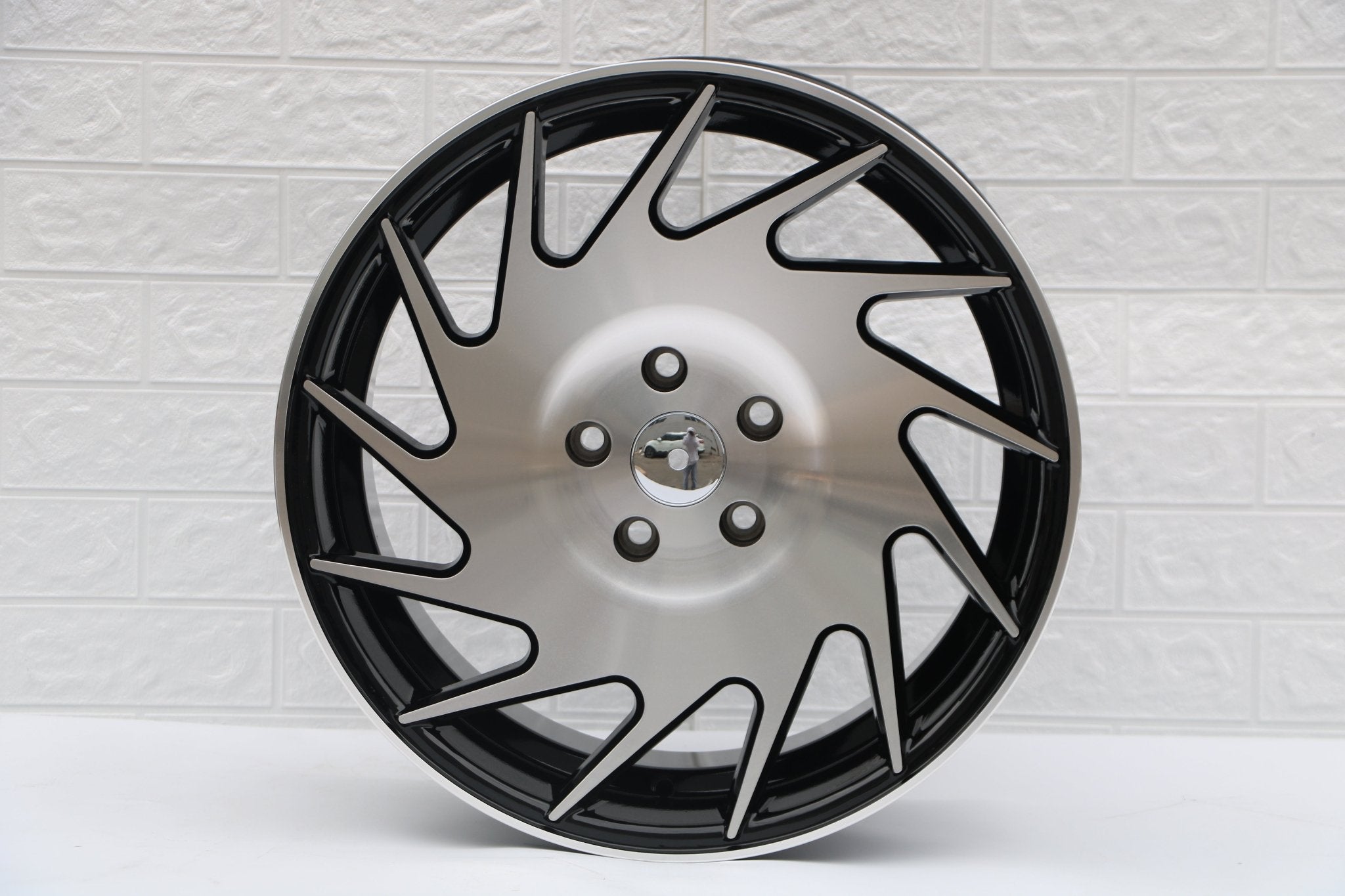 W022 IV-1229 Black Machined Face 18x8.5 ET35 5x114.3 CB73.1 iv-1229