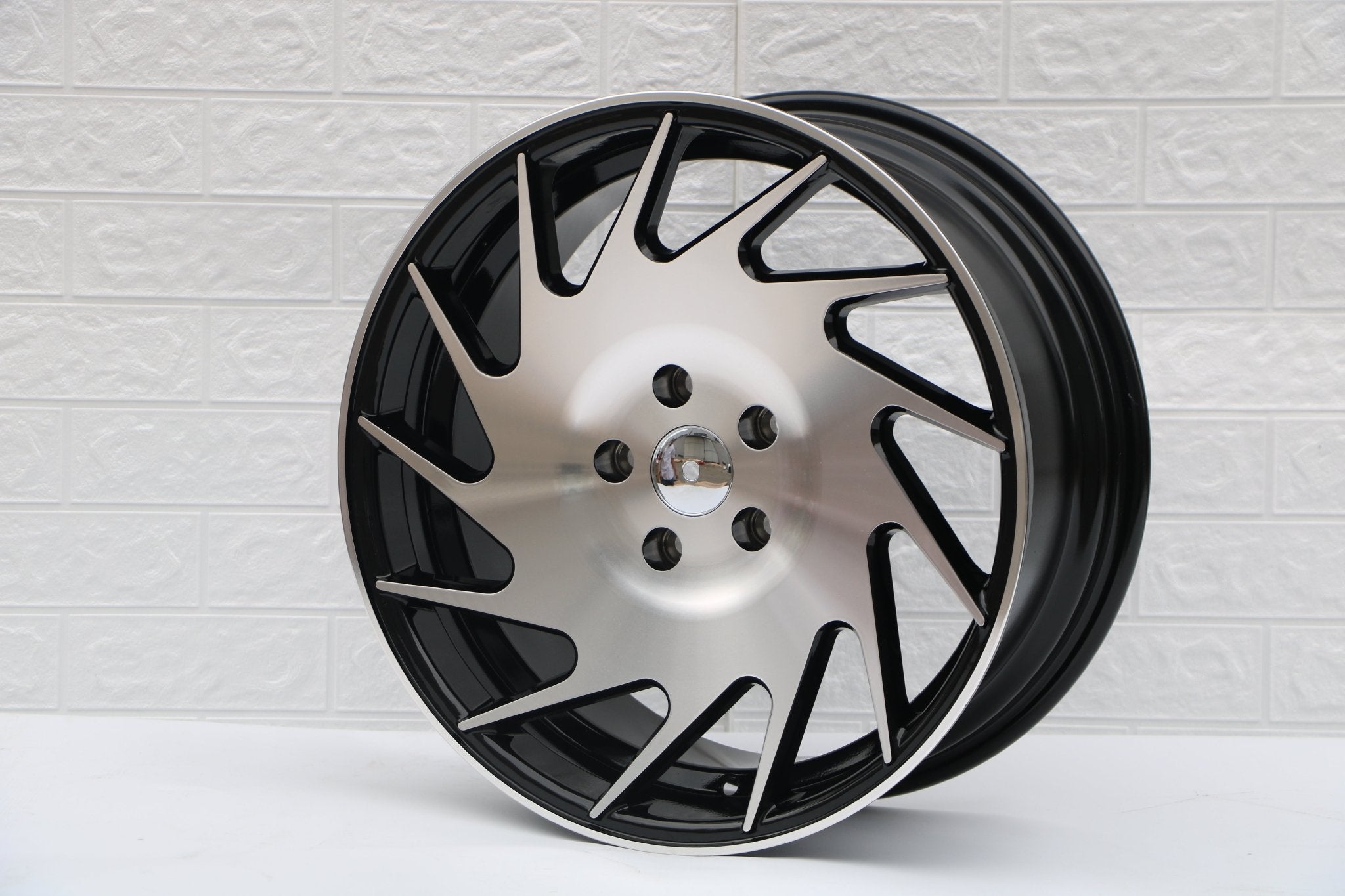 W022 IV-1229 Black Machined Face 18x8.5 ET35 5x114.3 CB73.1 iv-1229
