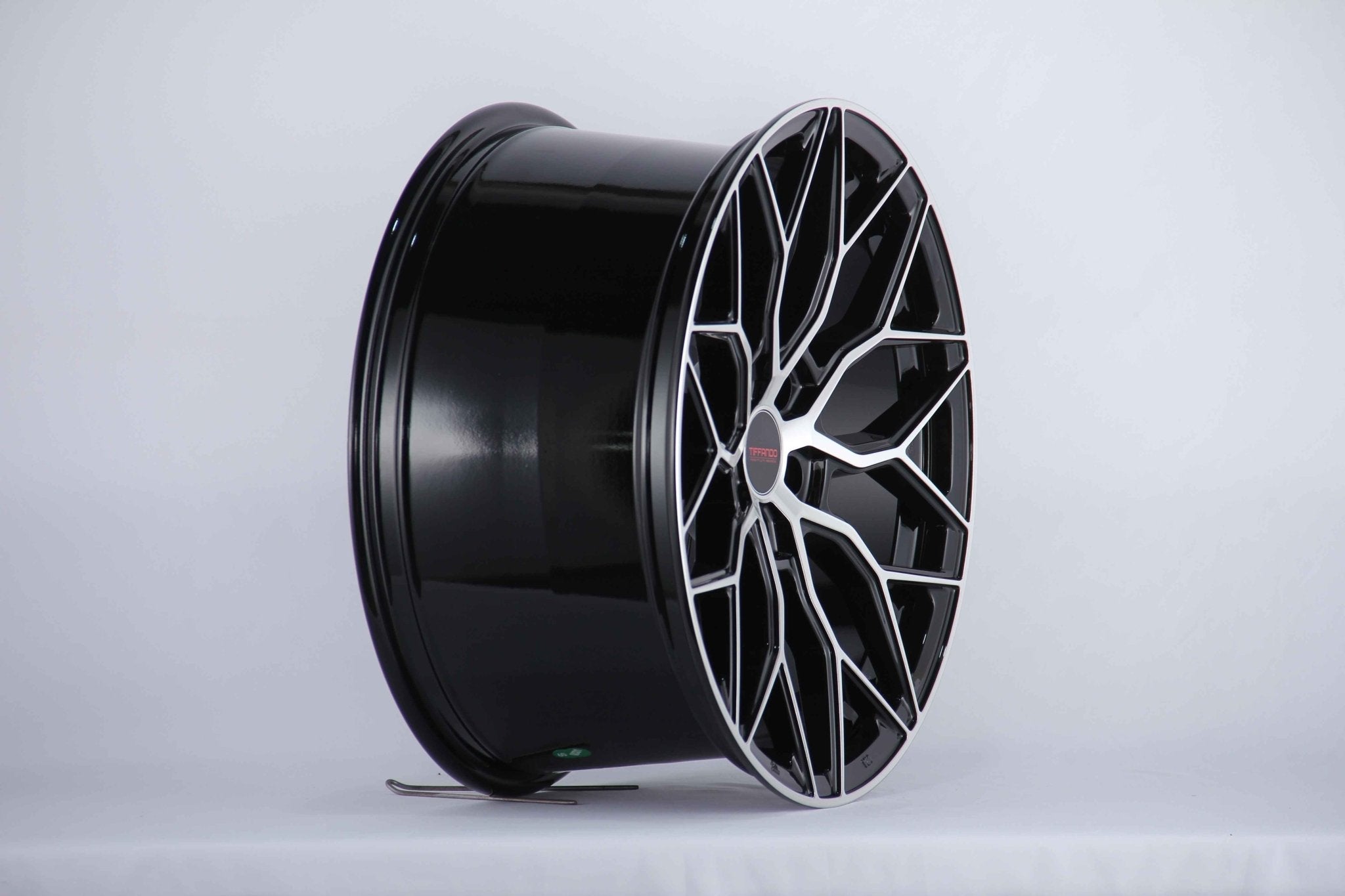 W028 / XH1024 Black Machined Face 17x7.5 ET38 5x114.3 CB73.1