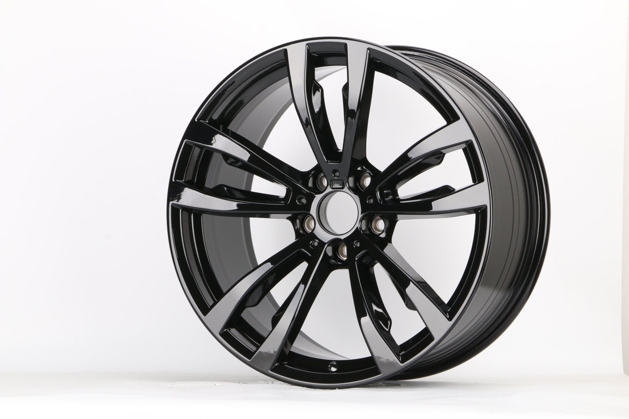 W1057 IV-921 Gloss Black 20x11 ET37 5x120 CB74.1