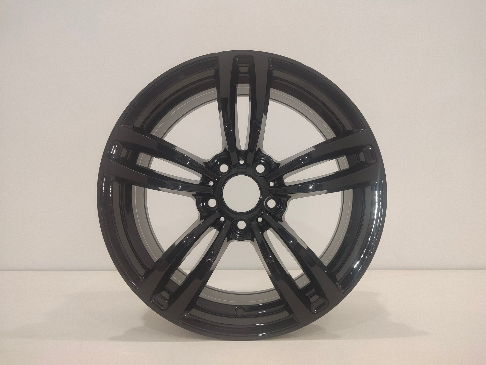 W1121 Gloss Black 18x9.0 ET35 5x120 CB72.56