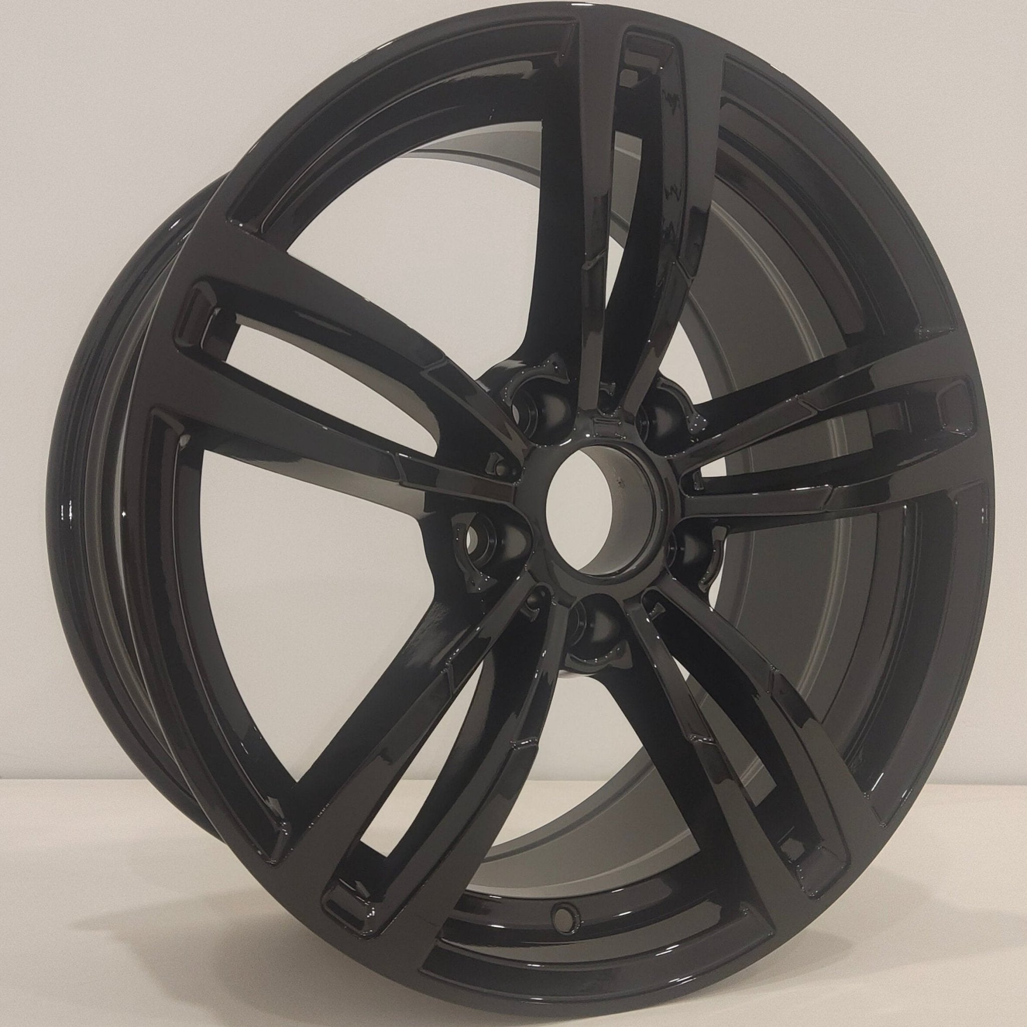 W1121 Gloss Black 19x8.5 ET35 5x120 CB72.56
