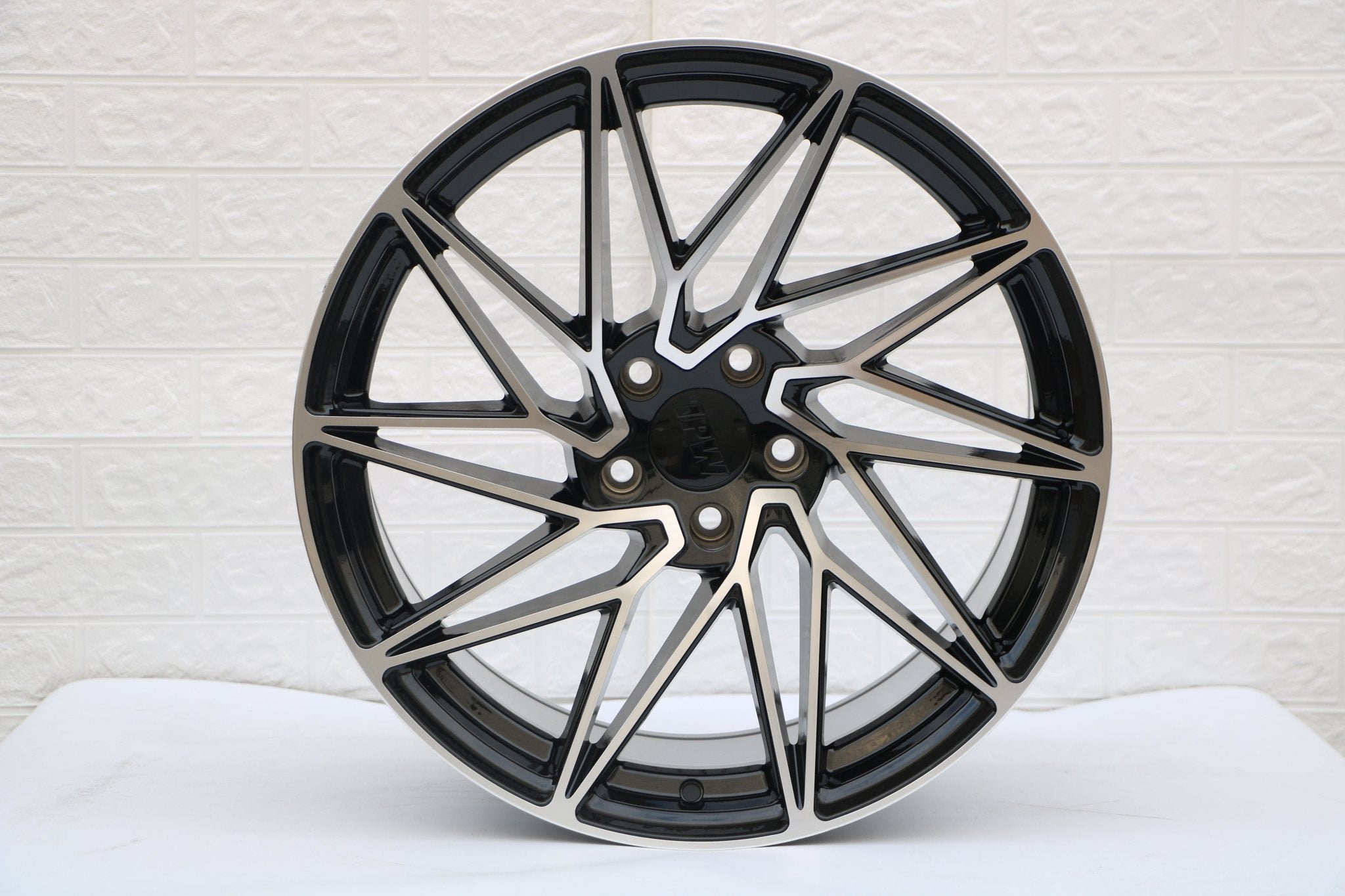 W1300 XH284 Black Machined Face 19x8.5 Et35 5x114.3 CB73.1