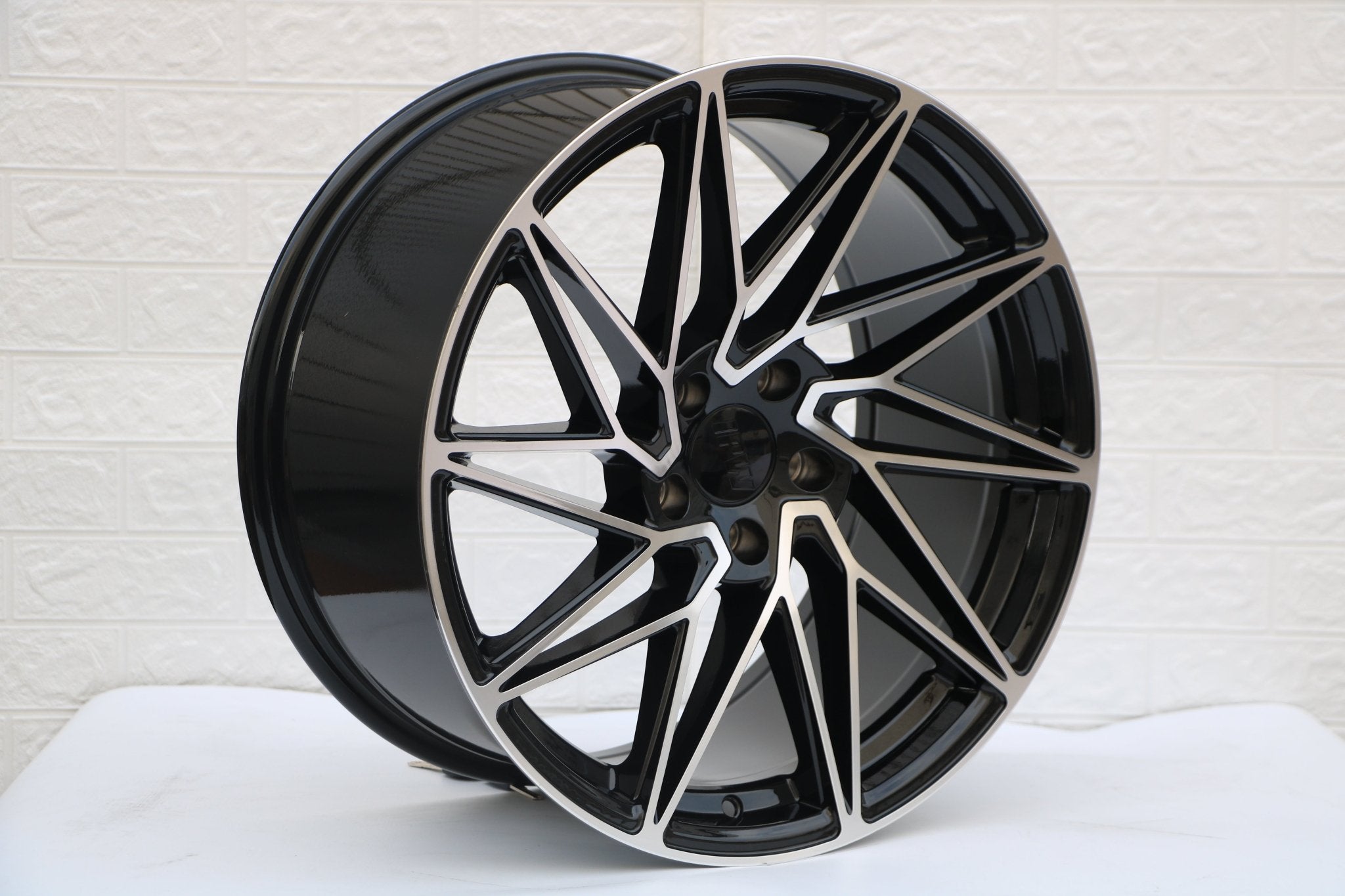W1300 XH284 Black Machined Face 19x8.5 Et35 5x114.3 CB73.1