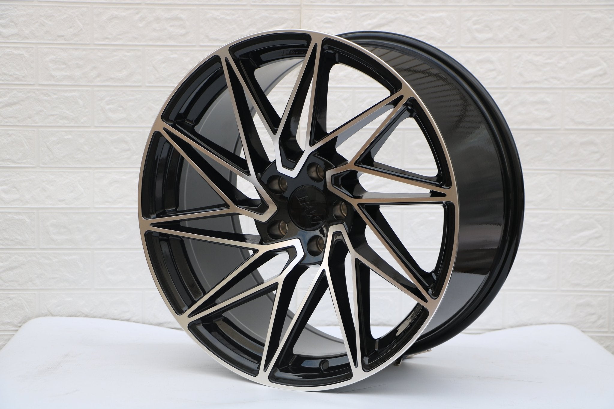 W1300 XH284 Black Machined Face 19x9.5 Et35 5x114.3 CB73.1