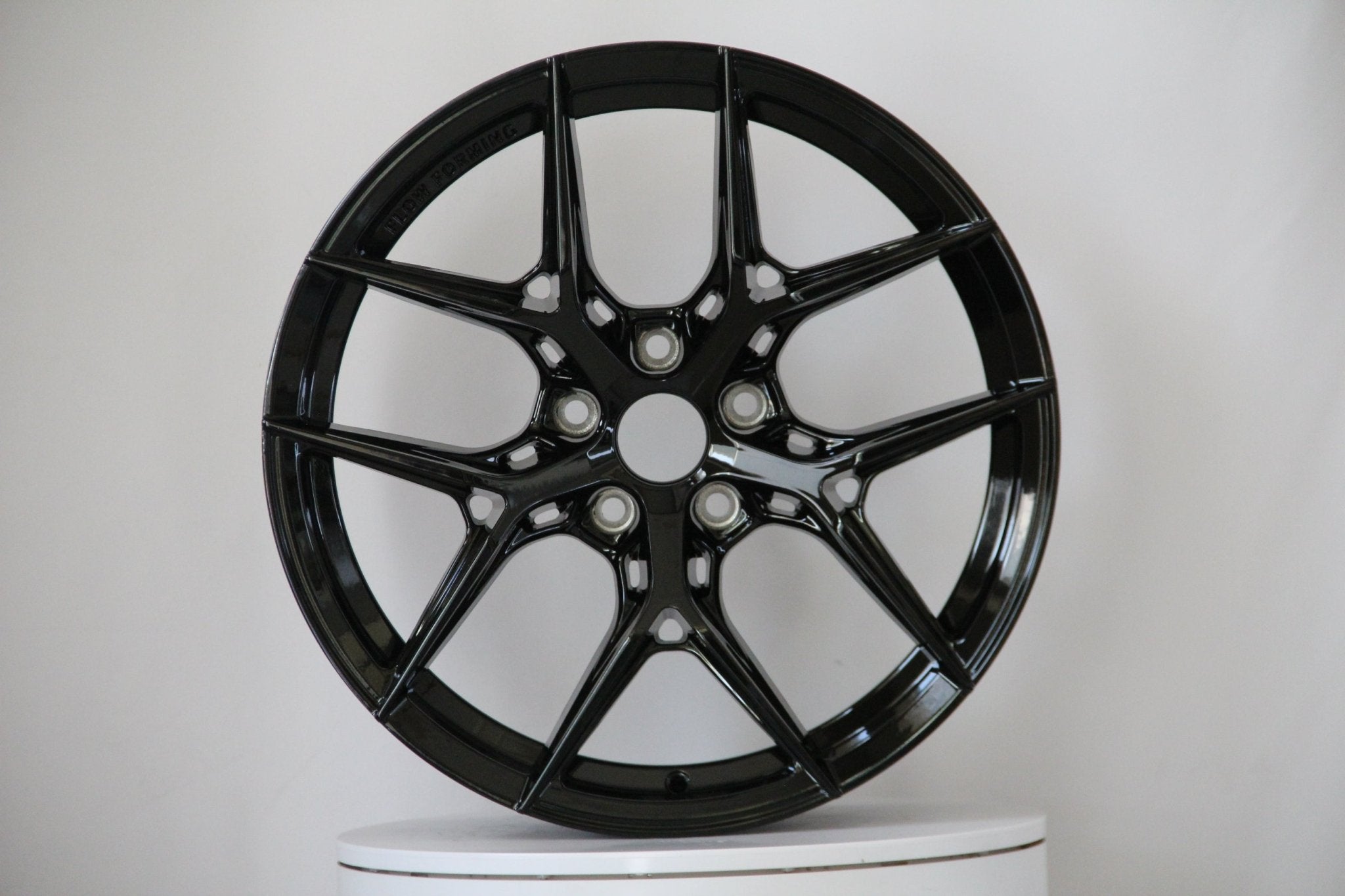 W1500 1696 Gloss Black 20x8.5 ET35 5x120 CB72.6