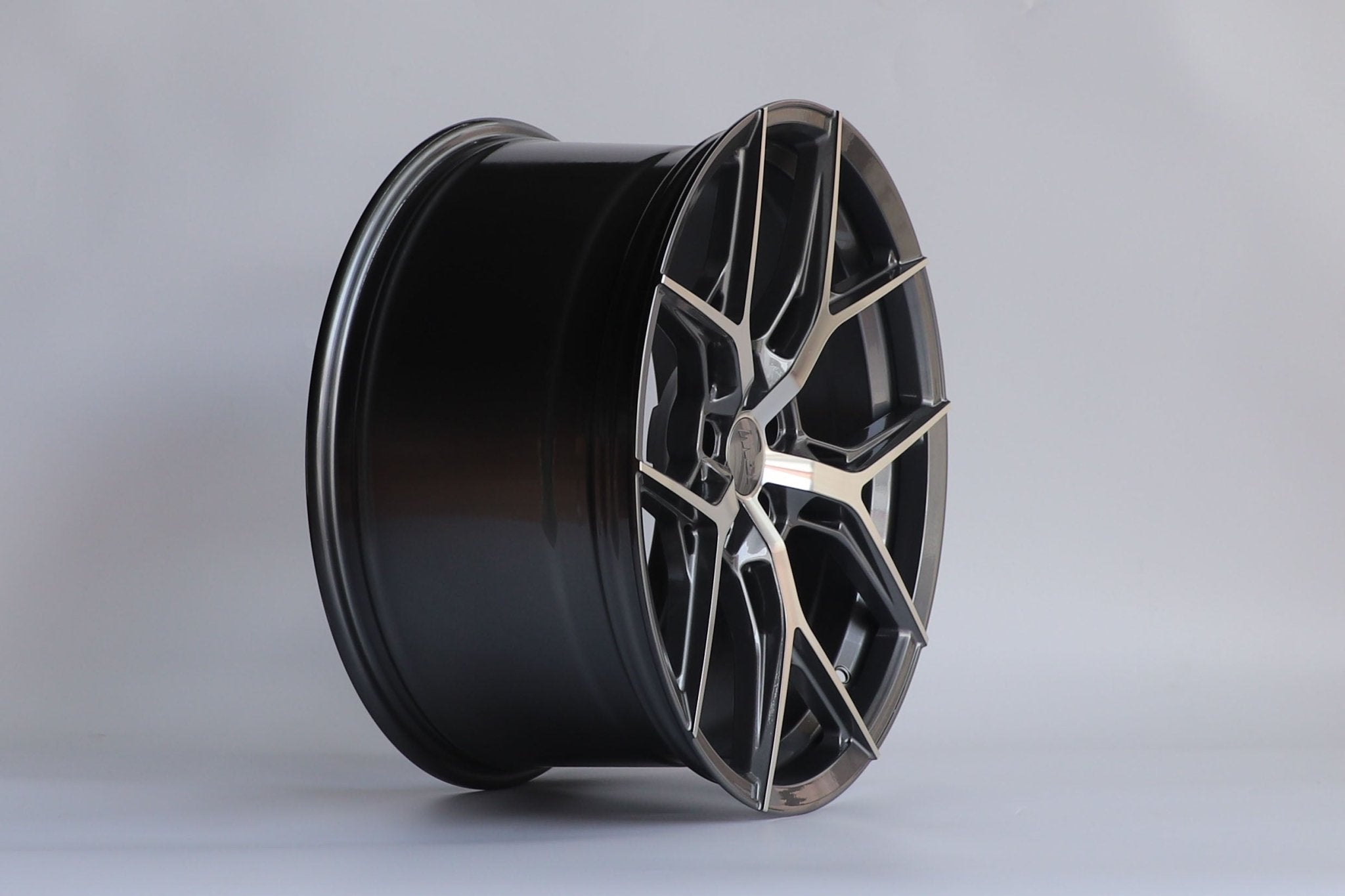 W1500 1696 Gunmetal Machined Face 20x10.0 Et35 5x114.3 CB73.1