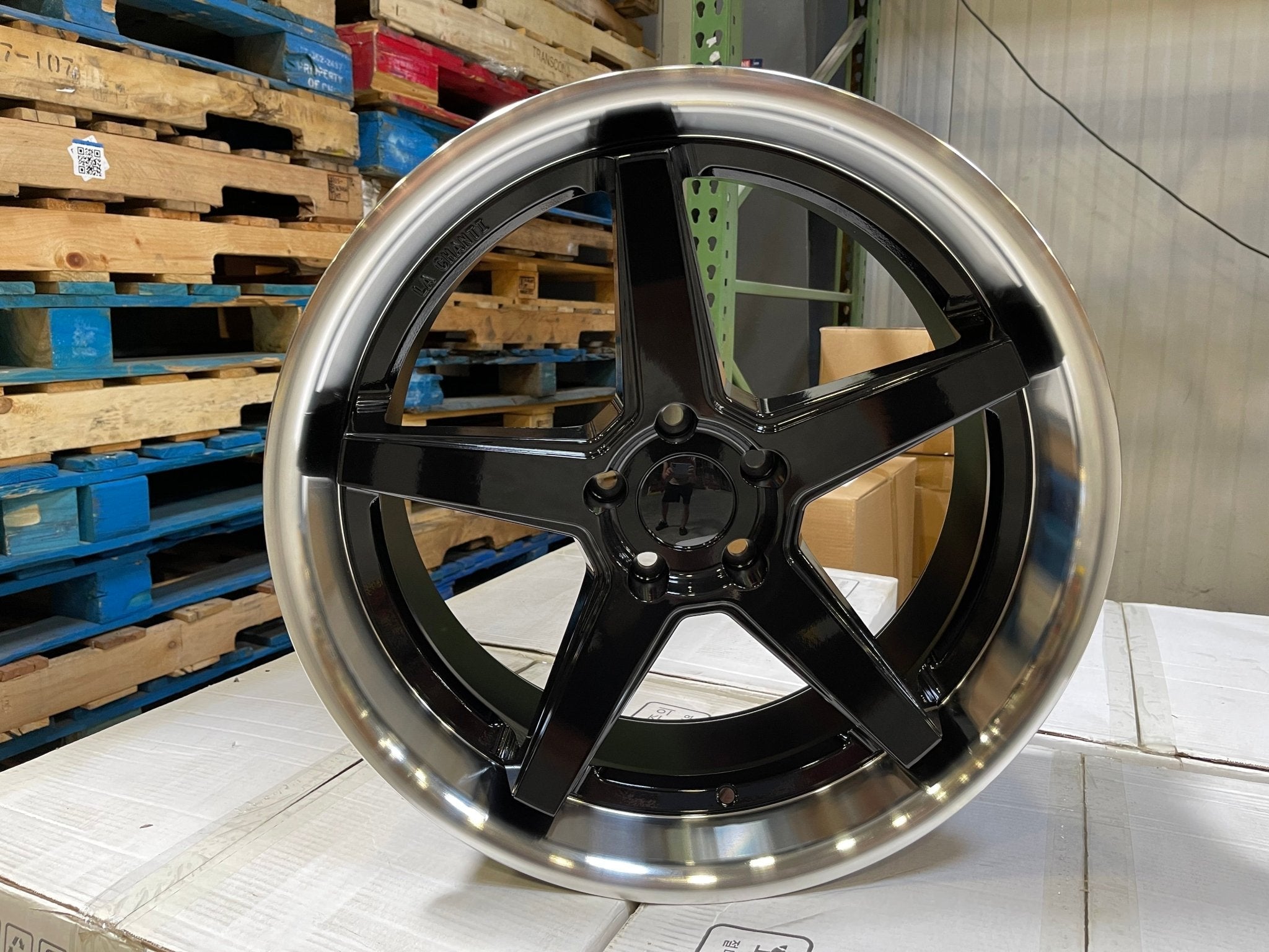 W1501 D1680 Black Machined Lip 20x10.5 ET35 5x112/114.3 CB73.1