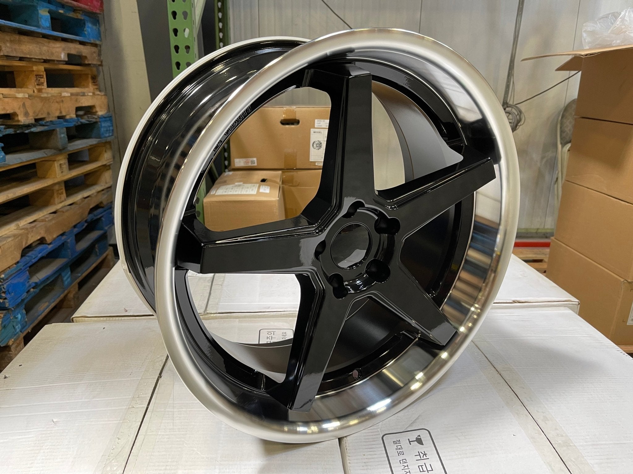W1501 D1680 Black Machined Lip 20x9.0 ET35 5x112/114.3 CB73.1
