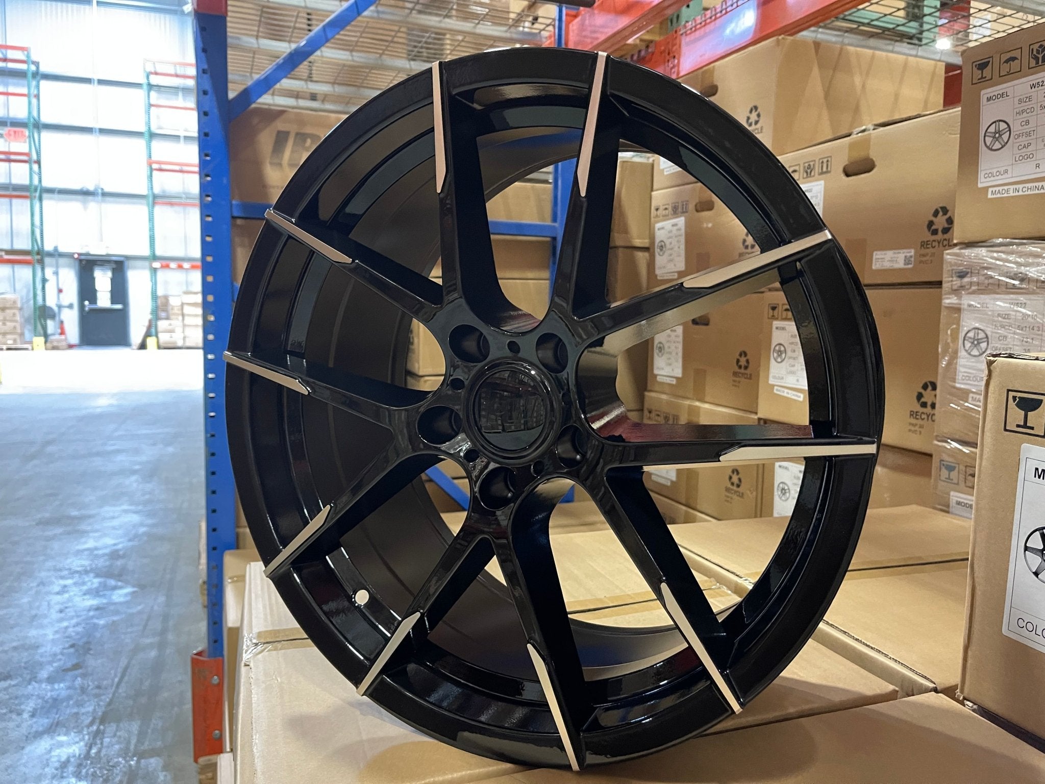W1504 1641 Black Machined Face 18x8.5 ET35 5x114.3 CB73.1