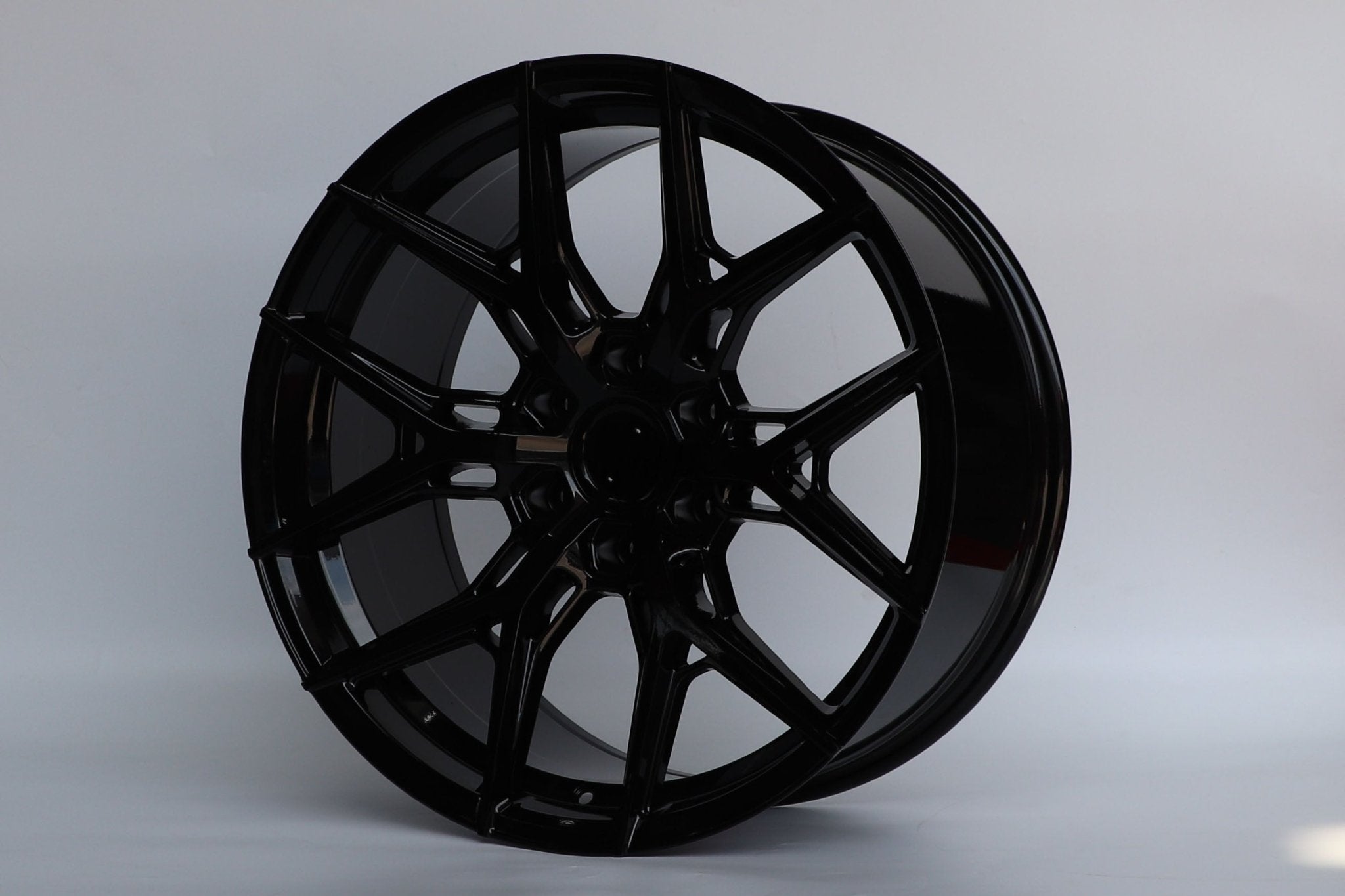 W1509 D1673 Gloss Black 22x9.5 ET15 6x139.7 CB106.1
