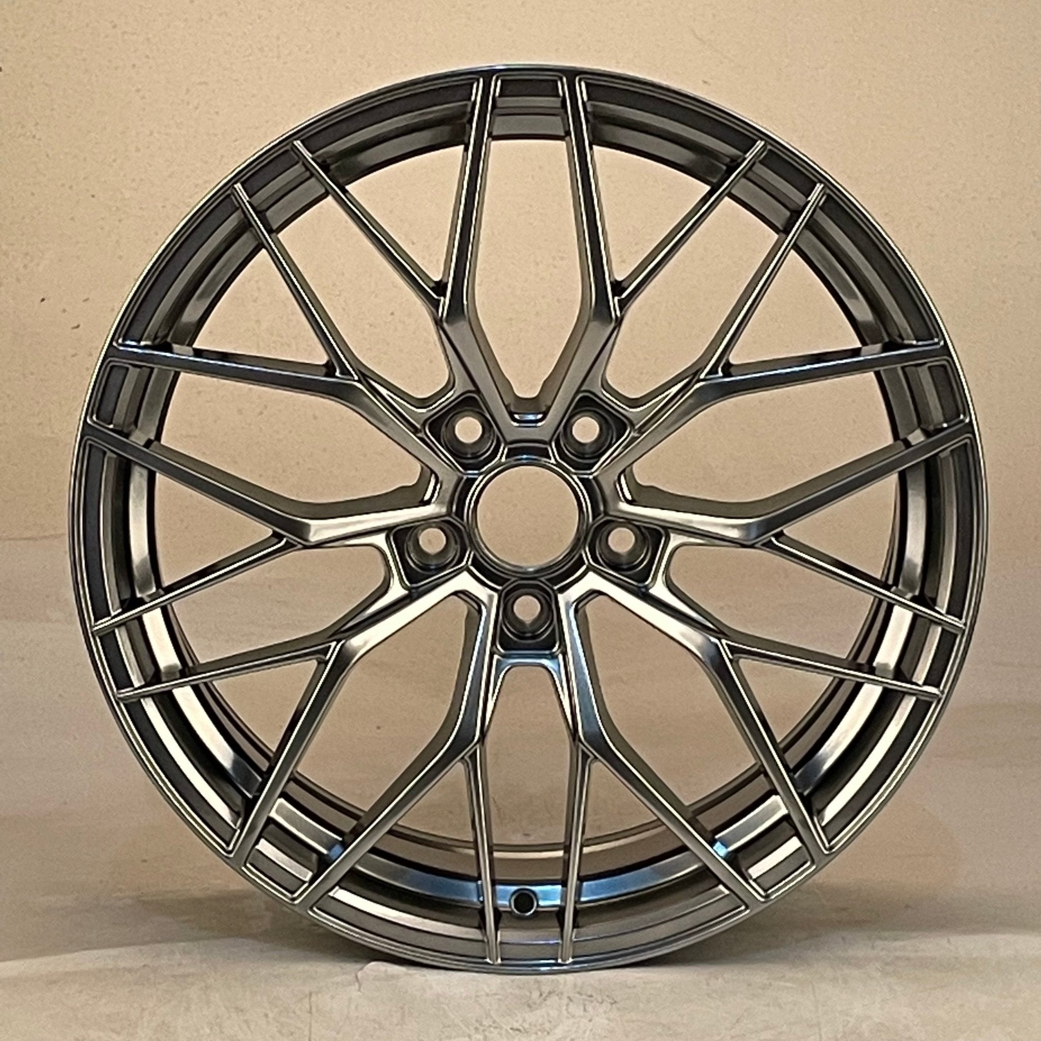 W1513 XH689 Hyper Black 18x8.0 ET35 5x114.3 CB73.1