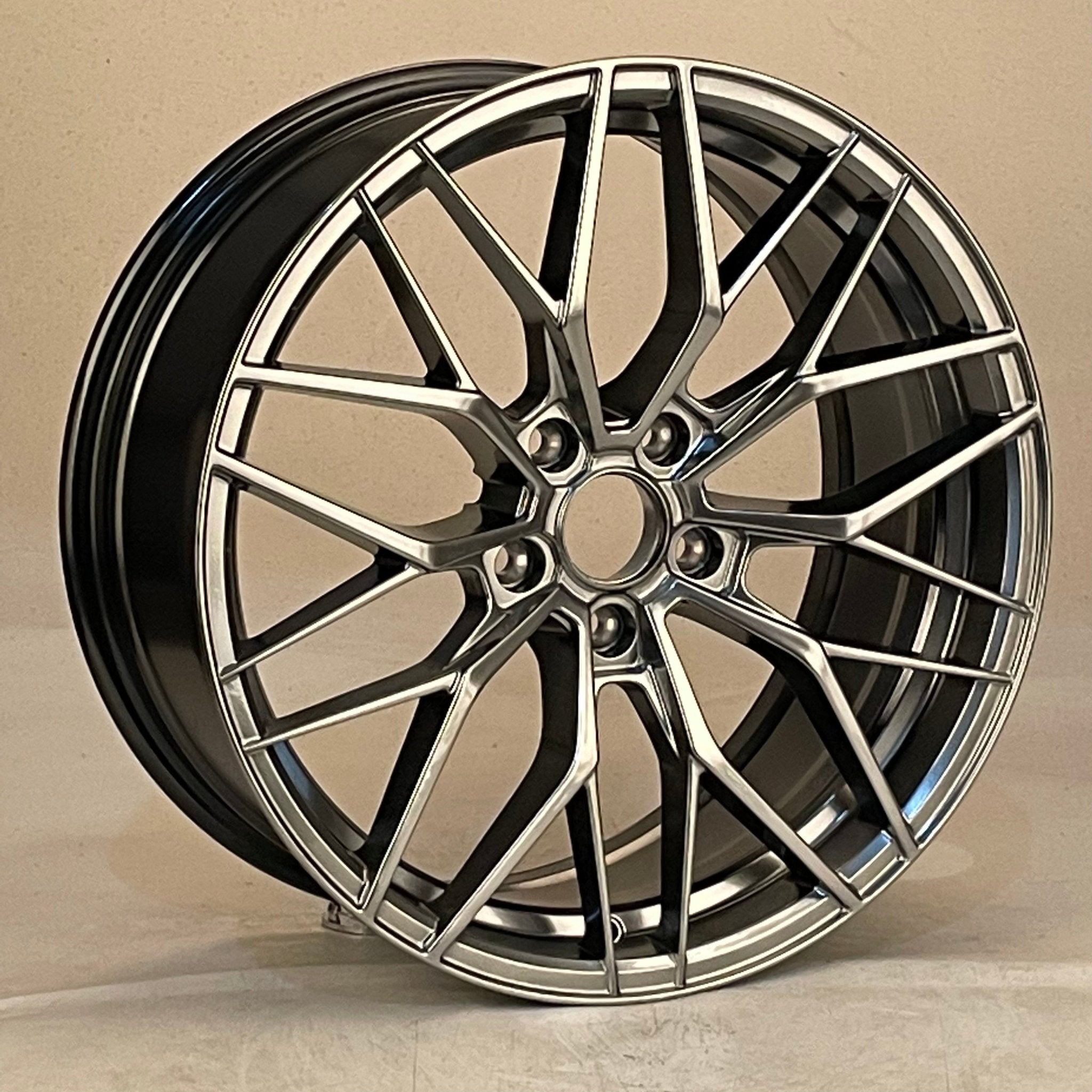 W1513 XH689 Hyper Black 18x8.0 ET35 5x114.3 CB73.1
