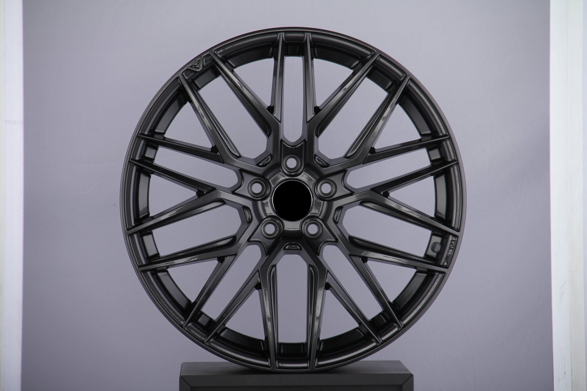 W1609 392 Gunmetal 19x9.5 ET40 5x120 CB72.6