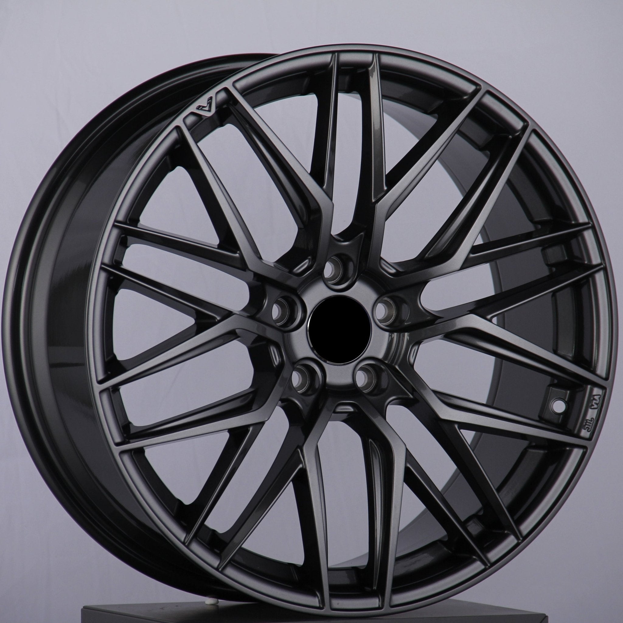 W1609 392 Gunmetal 19x9.5 ET40 5x120 CB72.6