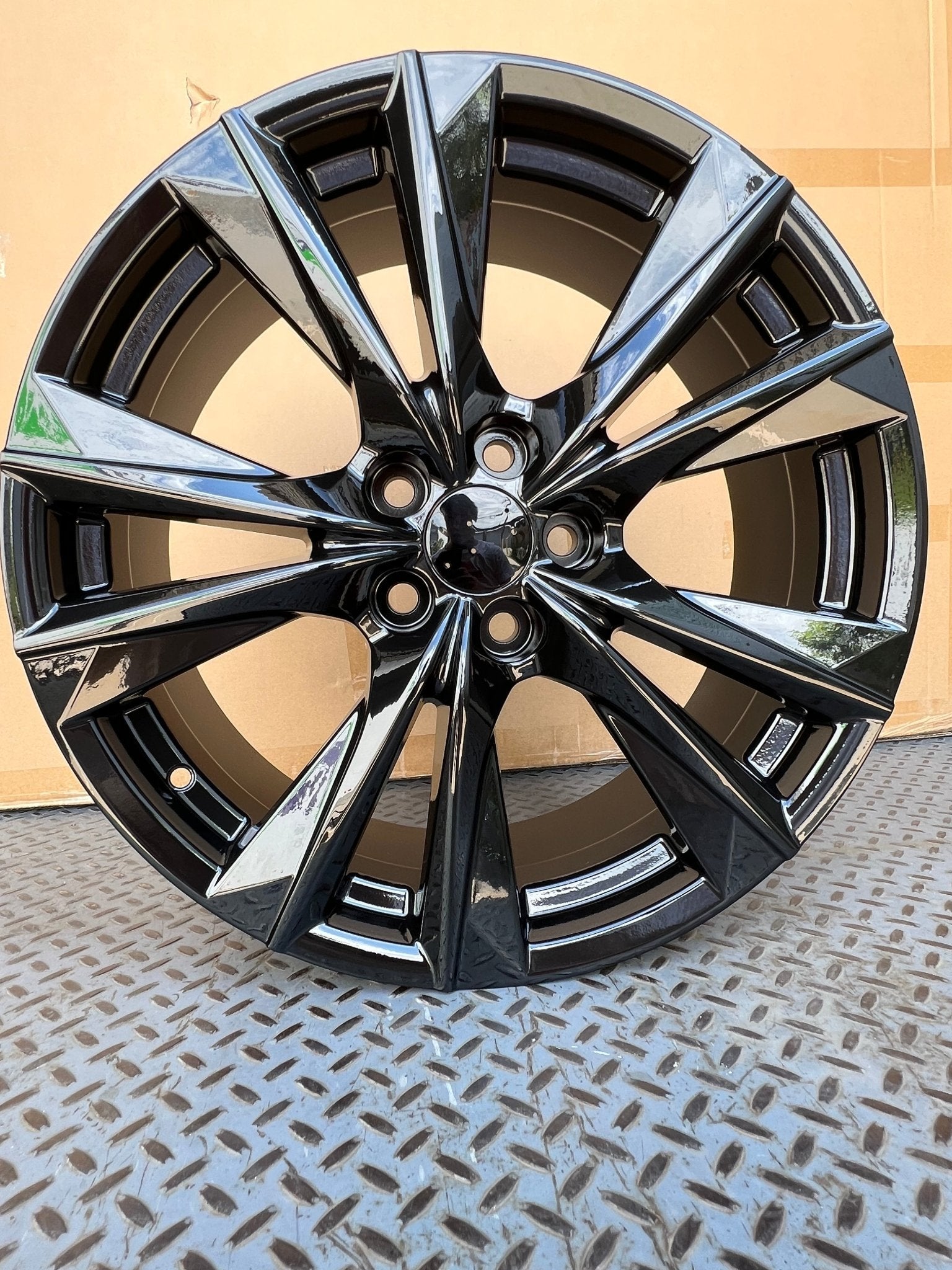 W206 IVF-3202 Gloss Black 20x8 ET30 5x114.3 CB60.1