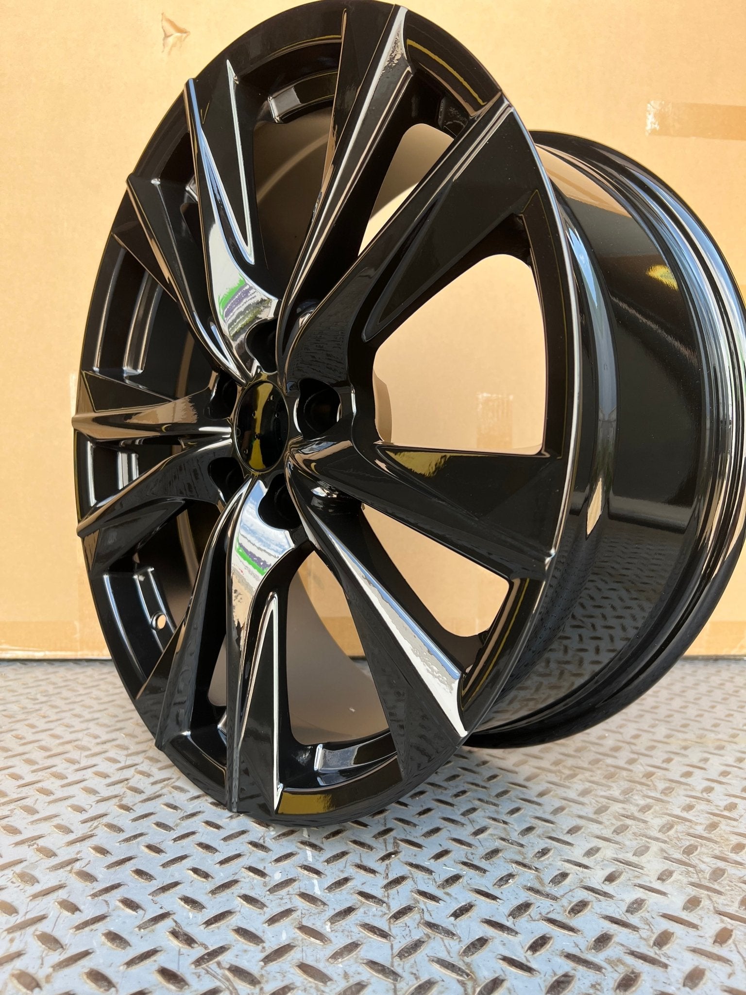 W206 IVF-3202 Gloss Black 20x8 ET30 5x114.3 CB60.1