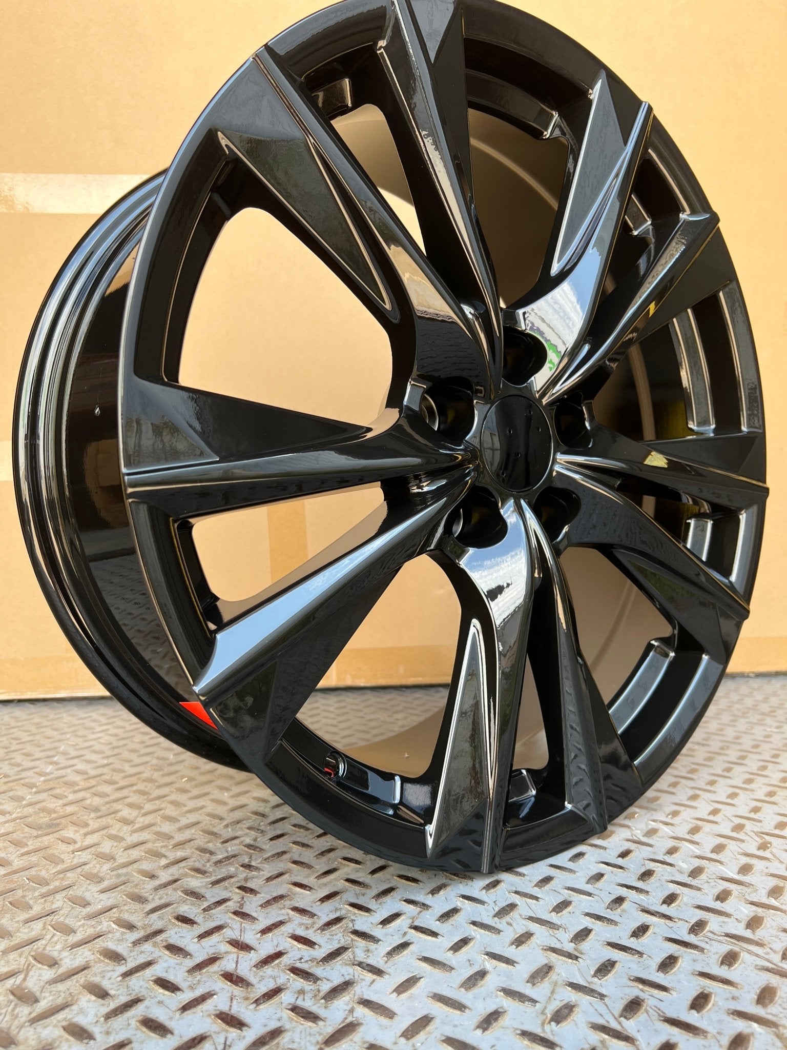 W206 IVF-3202 Gloss Black 20x8 ET30 5x114.3 CB60.1