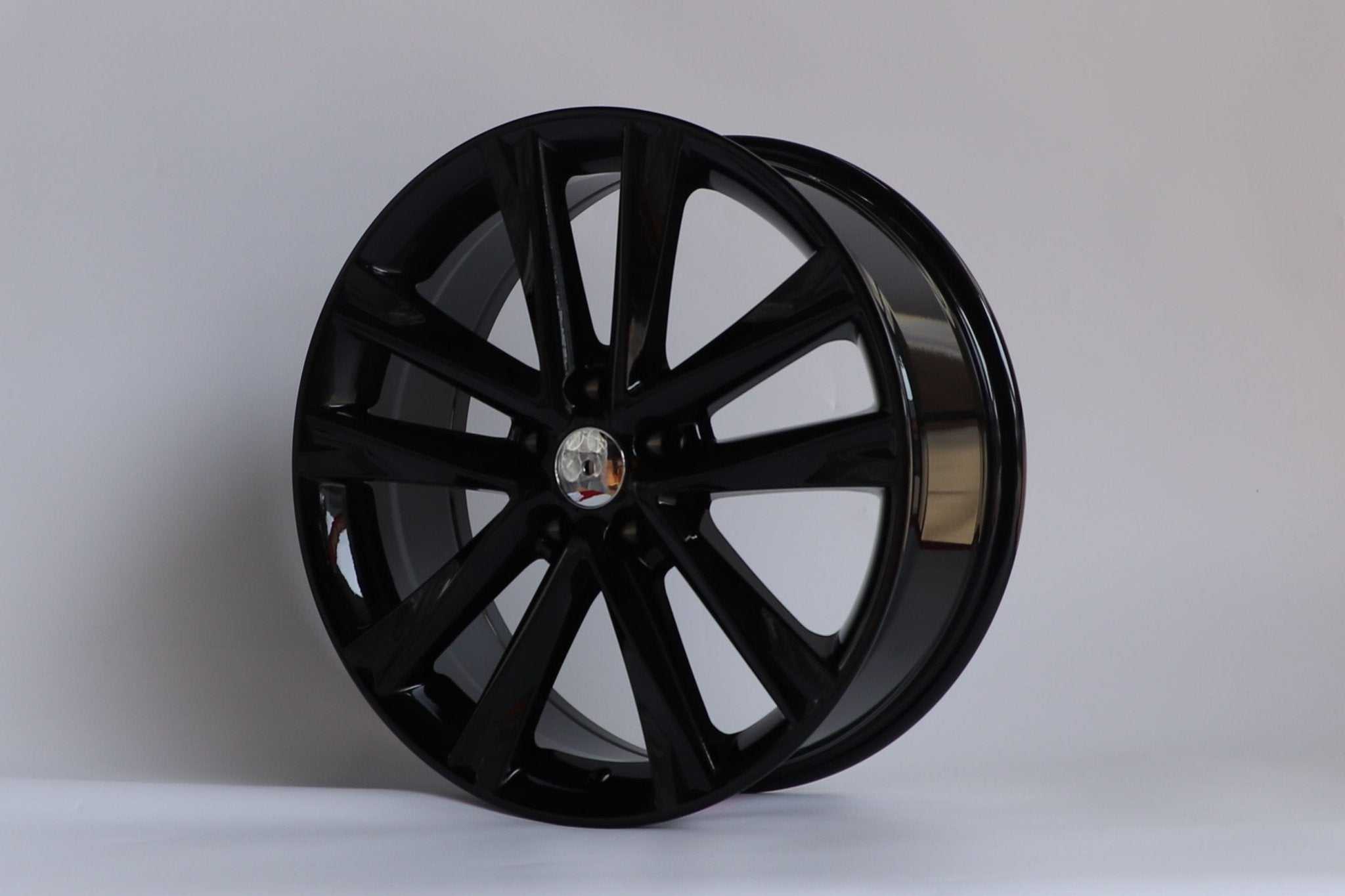 W225 298 Gloss Black 18x8.0 ET30 5*114.3 CB60.1 960KG