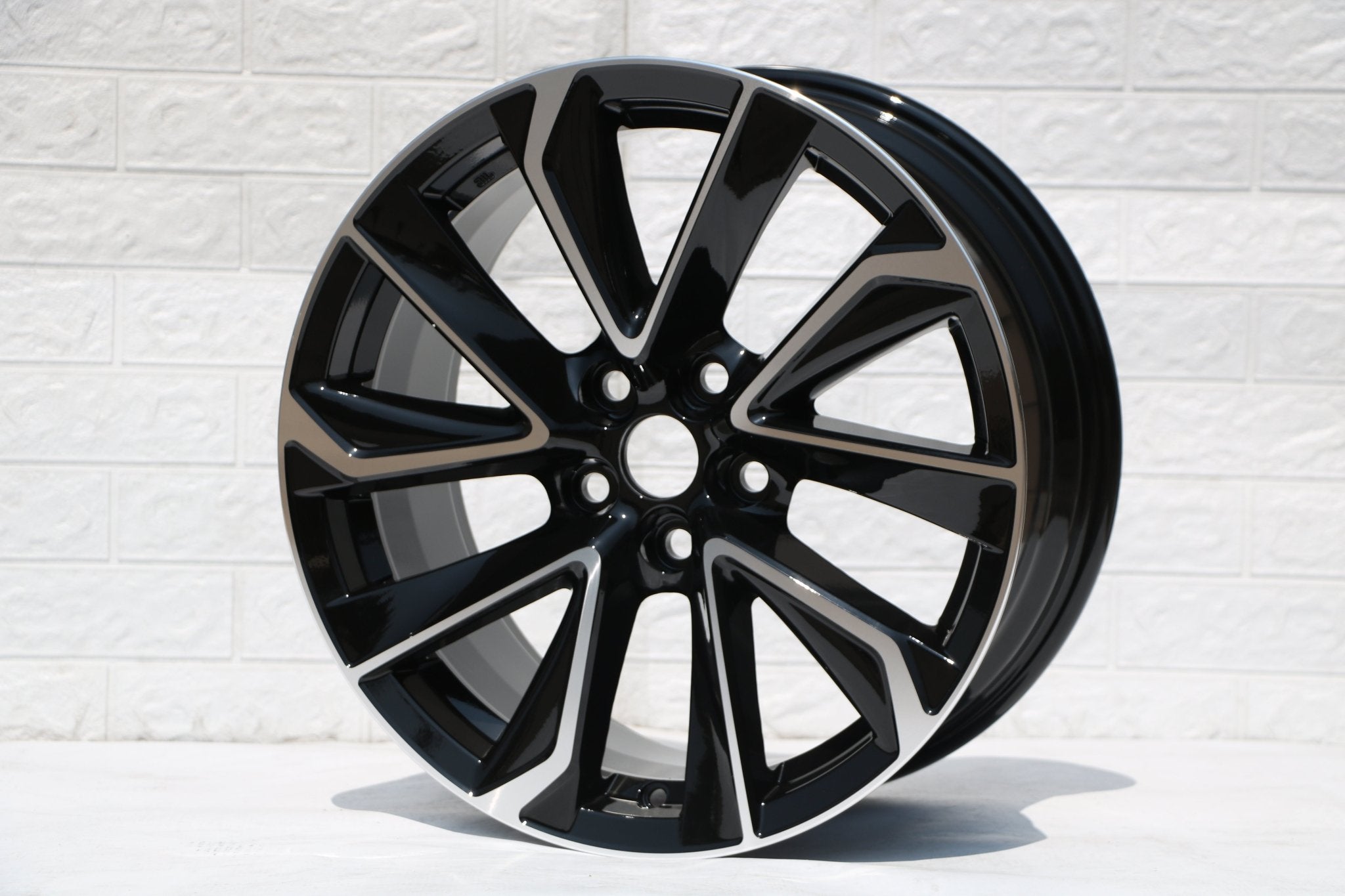 W254 D2038 Black Machined Face 18x8.0 ET40 CB73.1 5x114.3
