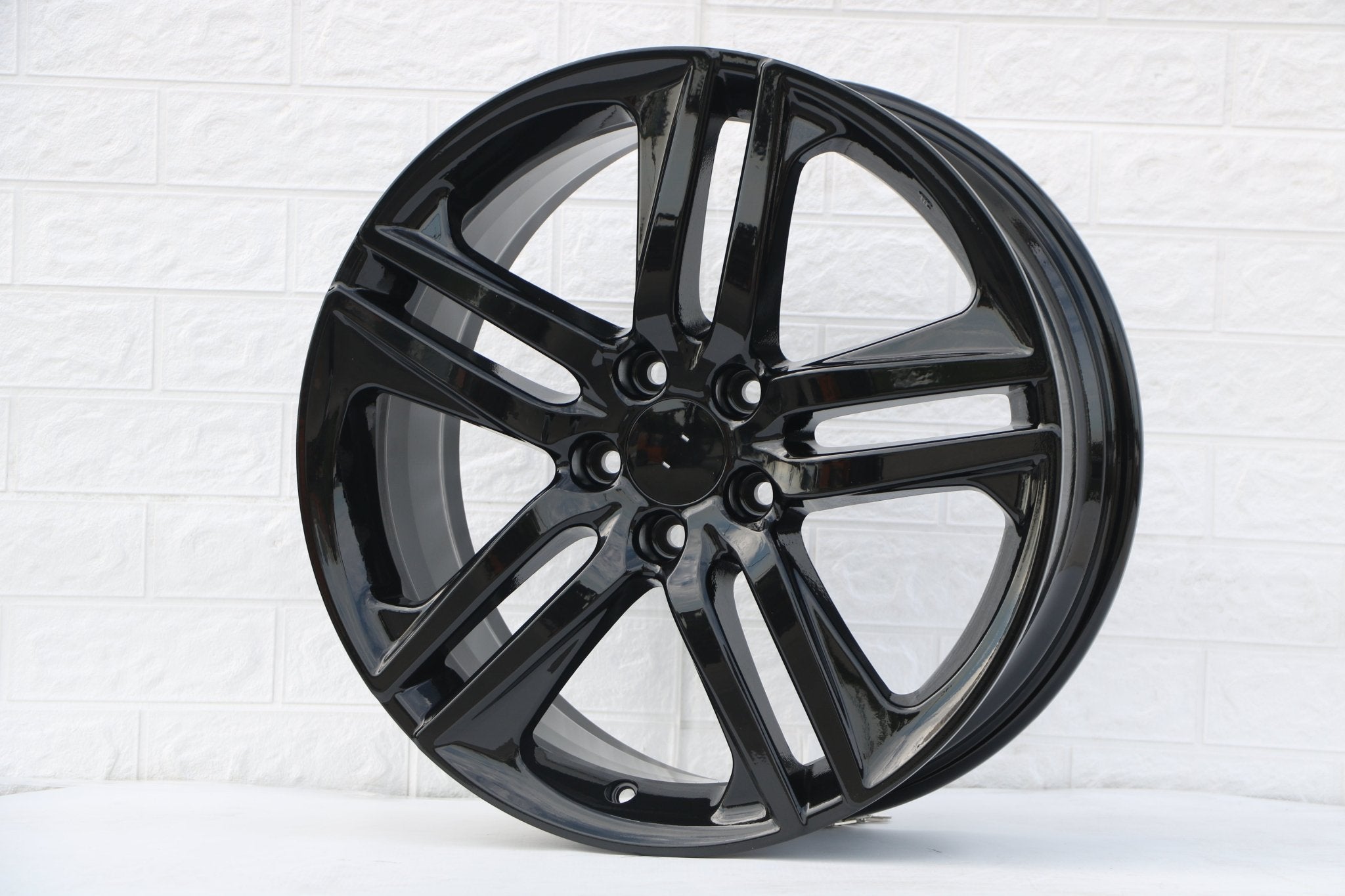 W307 Gloss Black 20x8.5 Et45 5x120 CB64.1
