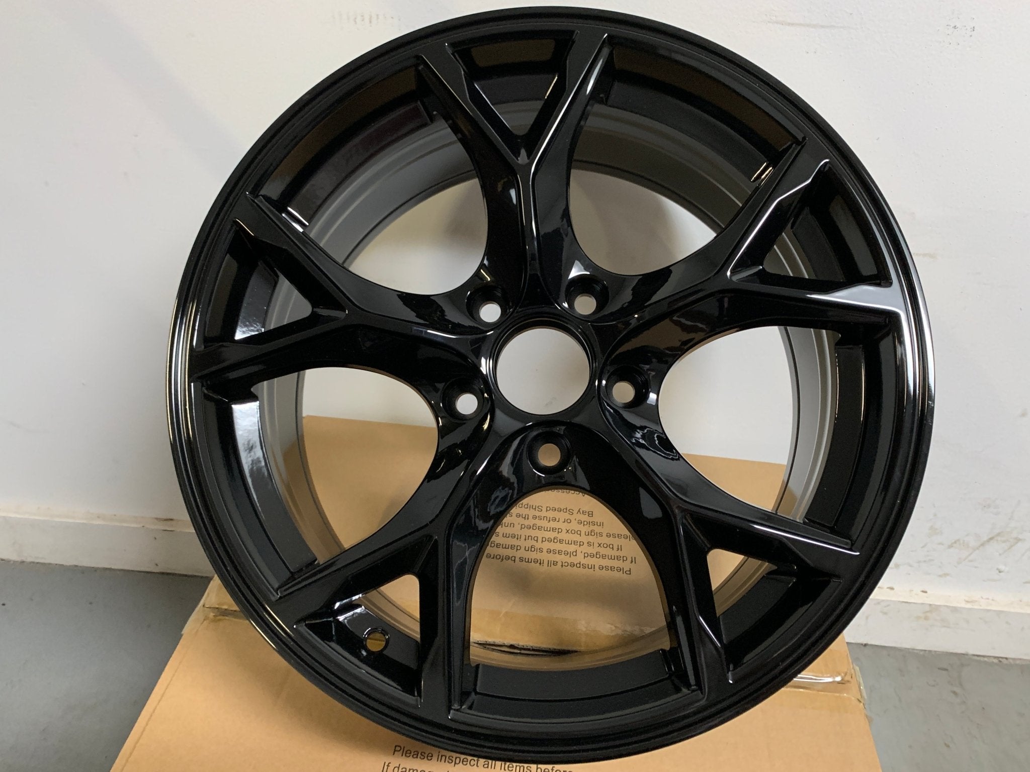 W313 Gloss Black 17x7.5 Et42 5x114.3 CB64.1