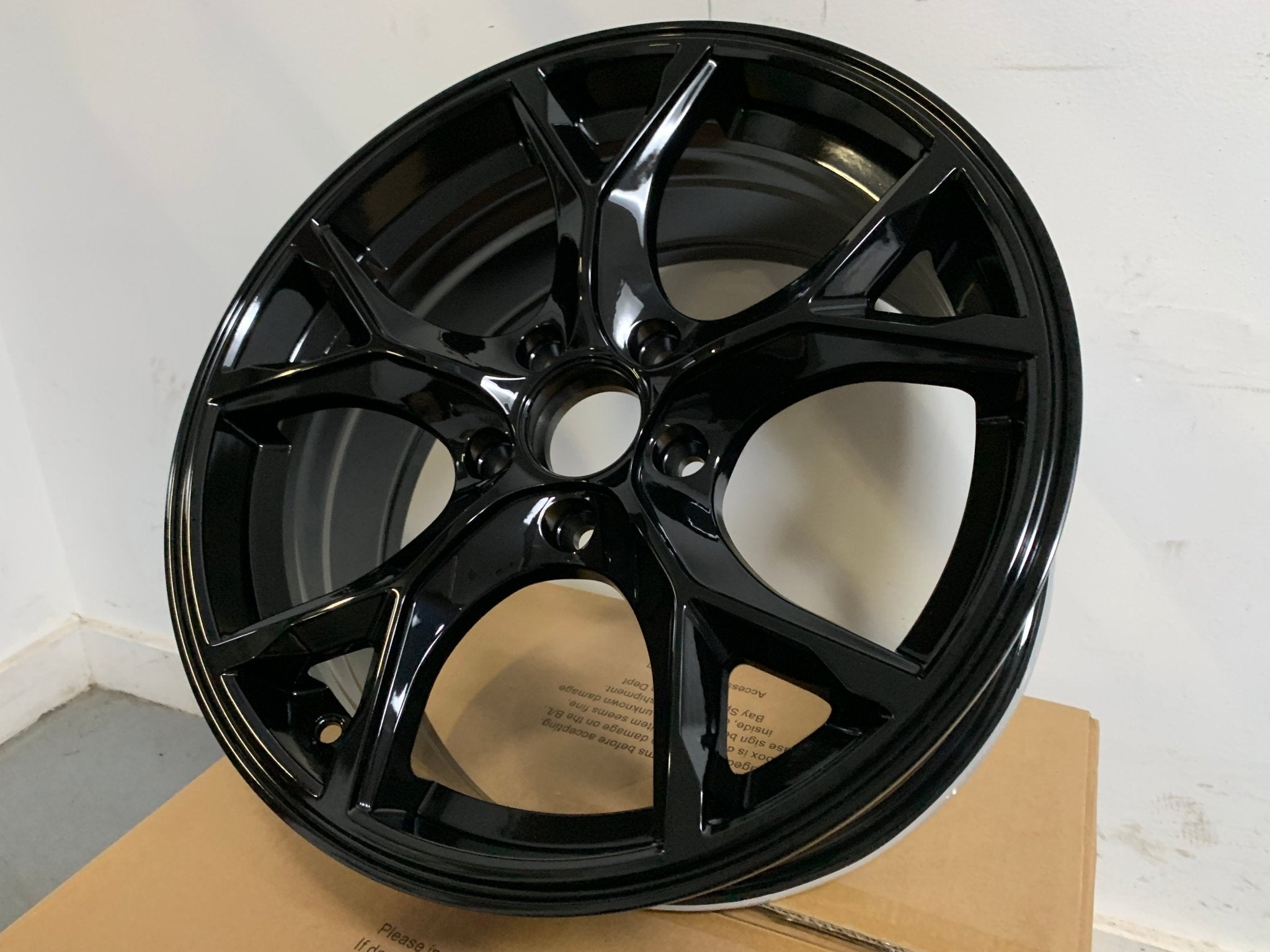 W313 Gloss Black 17x7.5 Et42 5x114.3 CB64.1