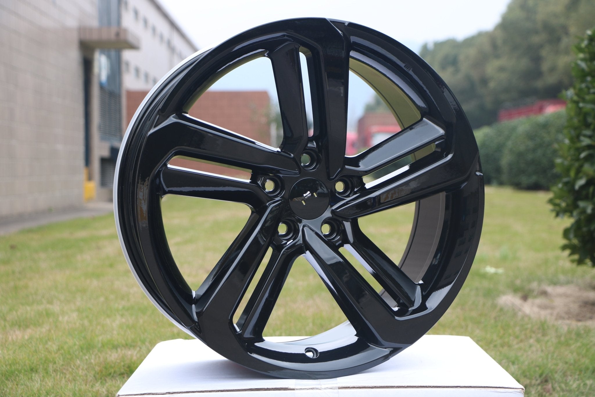 W315 Gloss Black 22*8.5 ET45 5x114.3 CB64.1 45lb box (40lbs) 765kg
