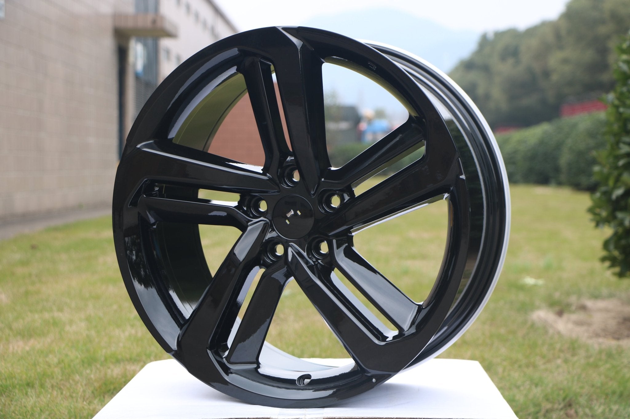 W315 Gloss Black 22*8.5 ET45 5x114.3 CB64.1 45lb box (40lbs) 765kg