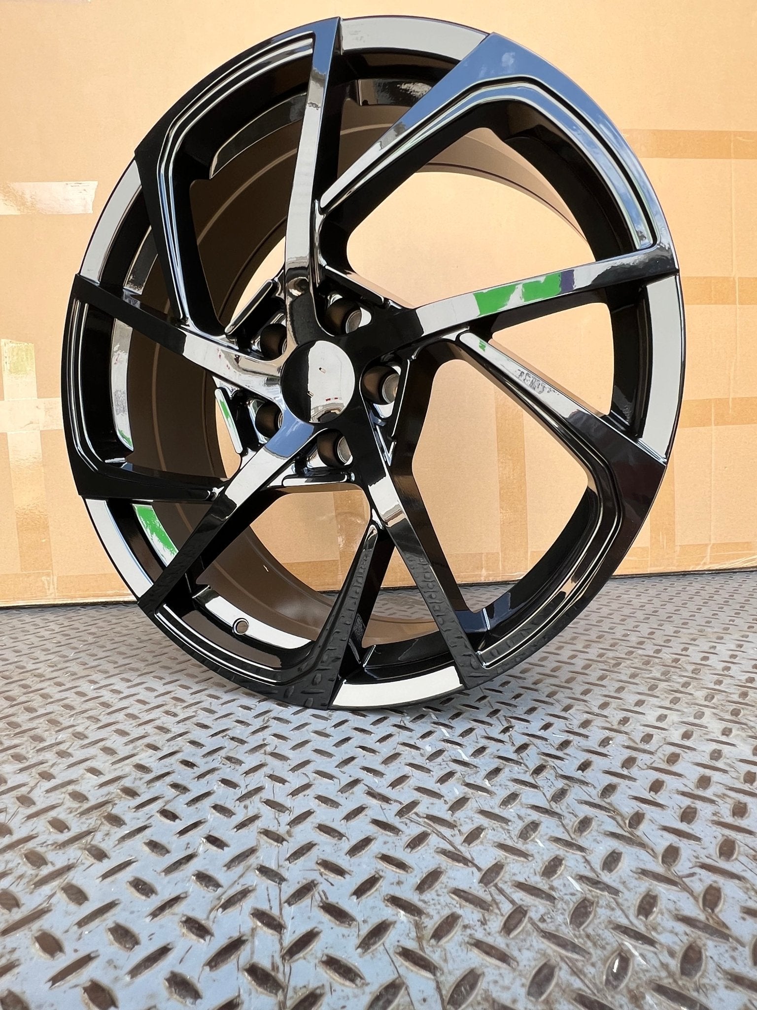 W317 1733 Gloss Black 20x8.0 ET35 5x114.3 CB73.1 C521-02-B