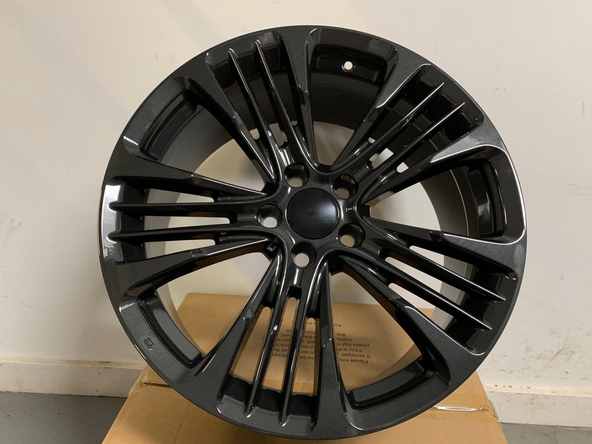 W318 1467 Dark Black Gunmetal 19x8.5 ET50 5x114.3 CB64.1
