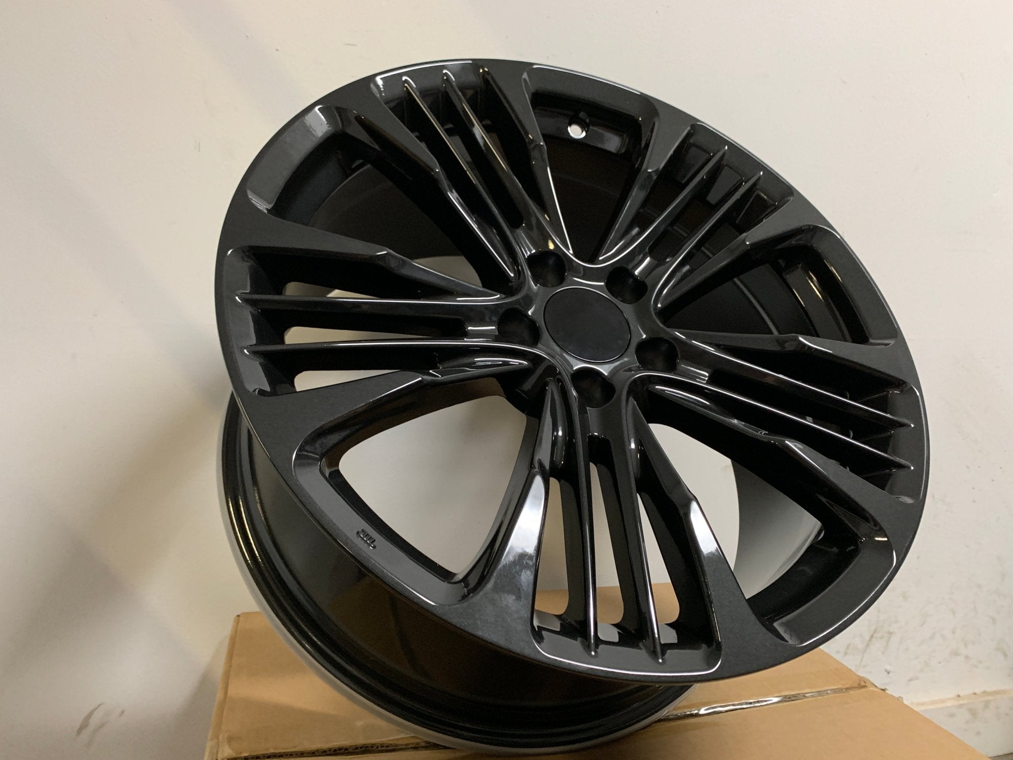 W318 1467 Dark Black Gunmetal 19x8.5 ET50 5x114.3 CB64.1