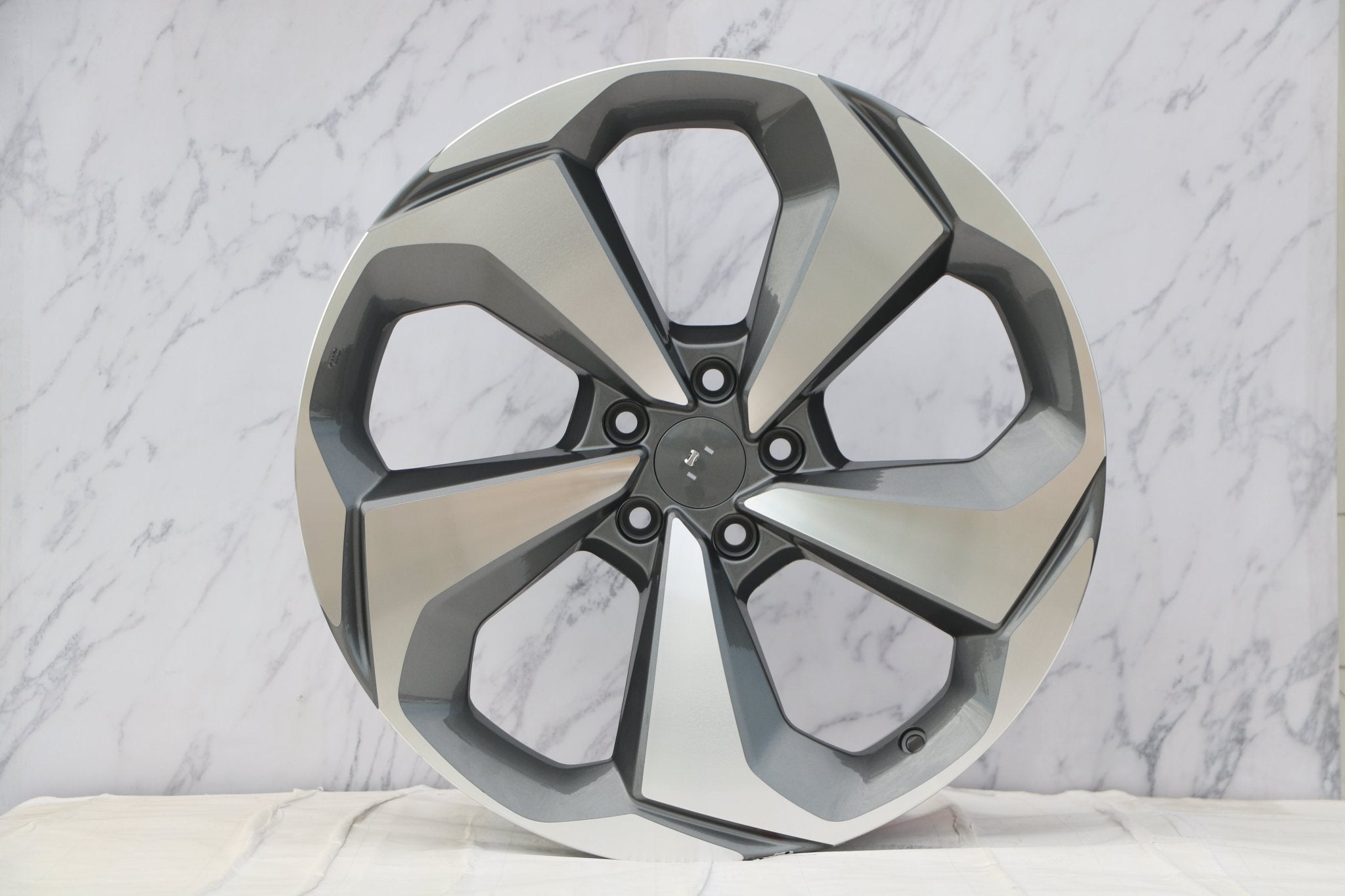 W320 2018 Gunmetal Machined Face 20x8.5 Et45 5x114.3 CB64.1