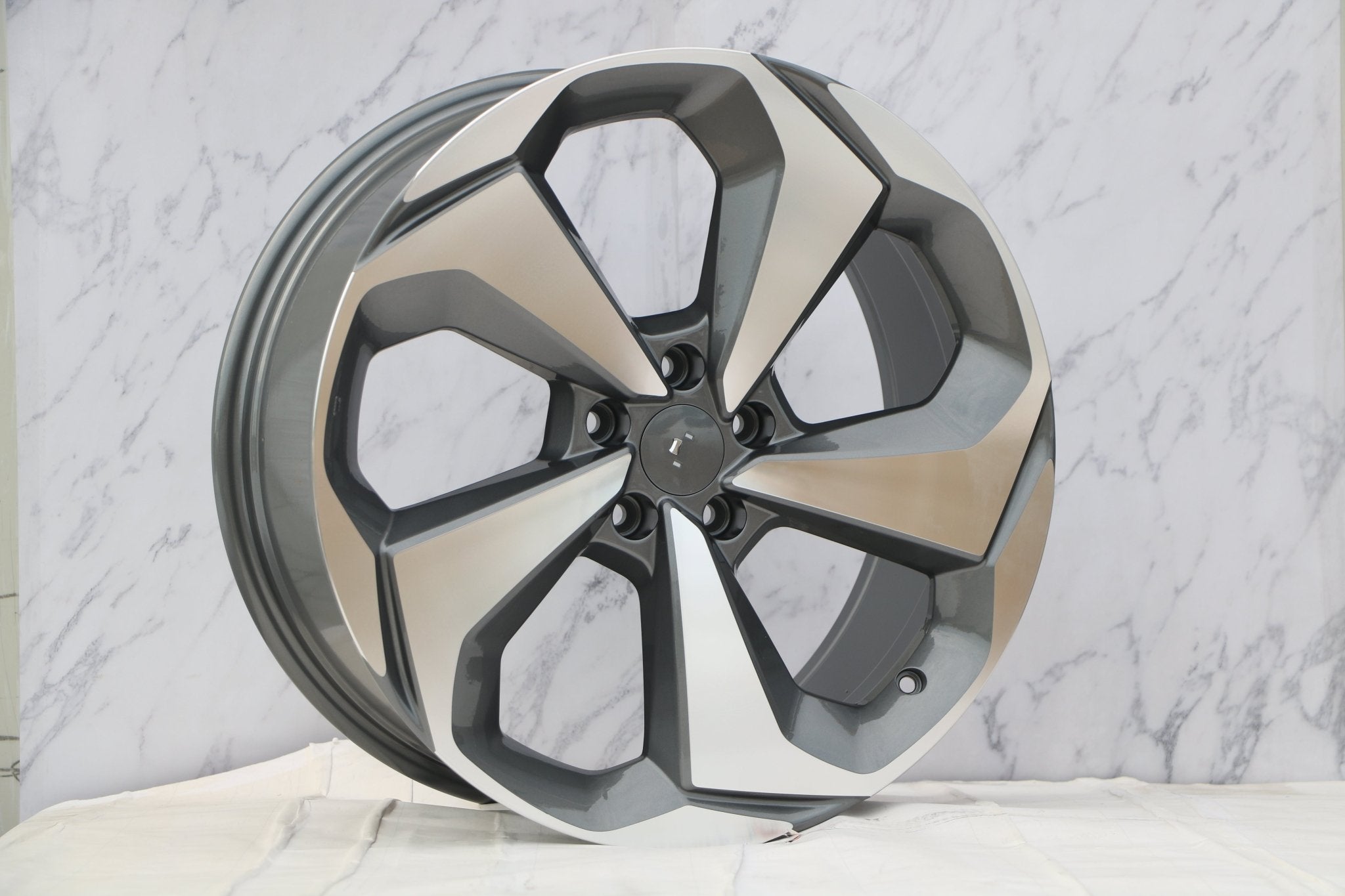 W320 2018 Gunmetal Machined 19x8.5 Et50 5x114.3 CB64.1