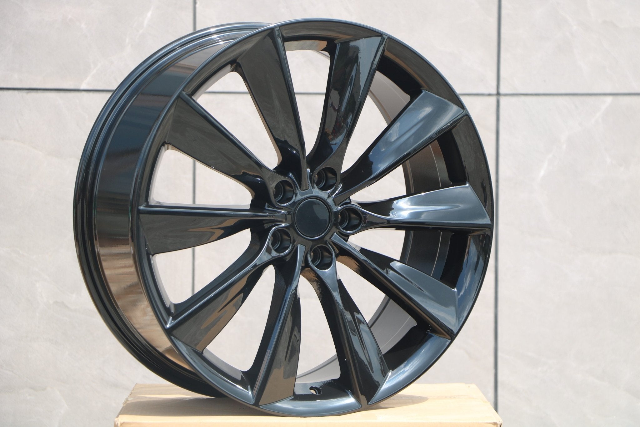 W450 1385 OE Gunmetal  21x8.5 ET40 5x120 CB64.1