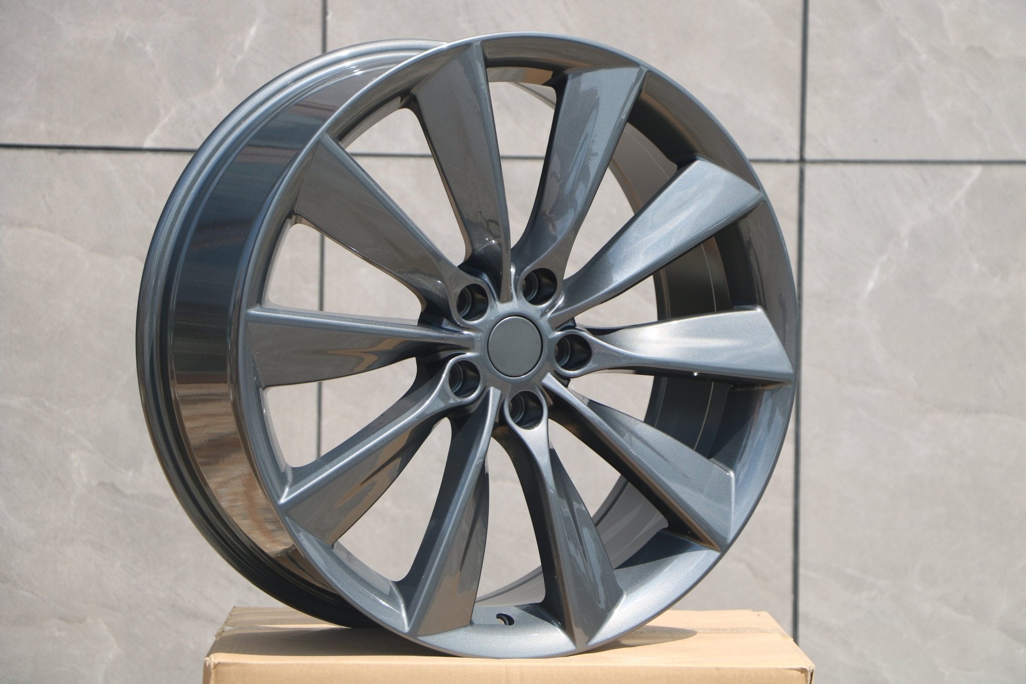 W450 1385 OE Gunmetal  21x8.5 ET40 5x120 CB64.1