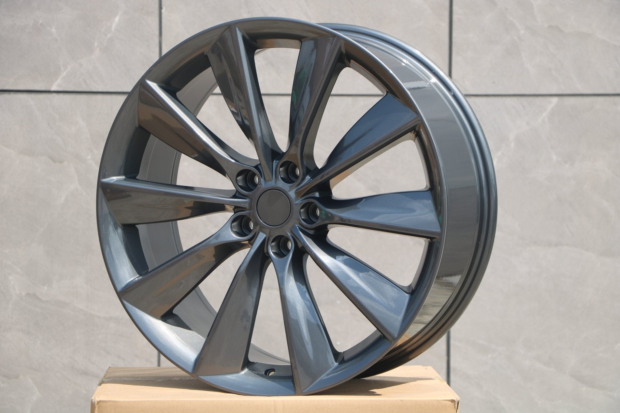 W450 1385 OE Gunmetal  21x8.5 ET40 5x120 CB64.1