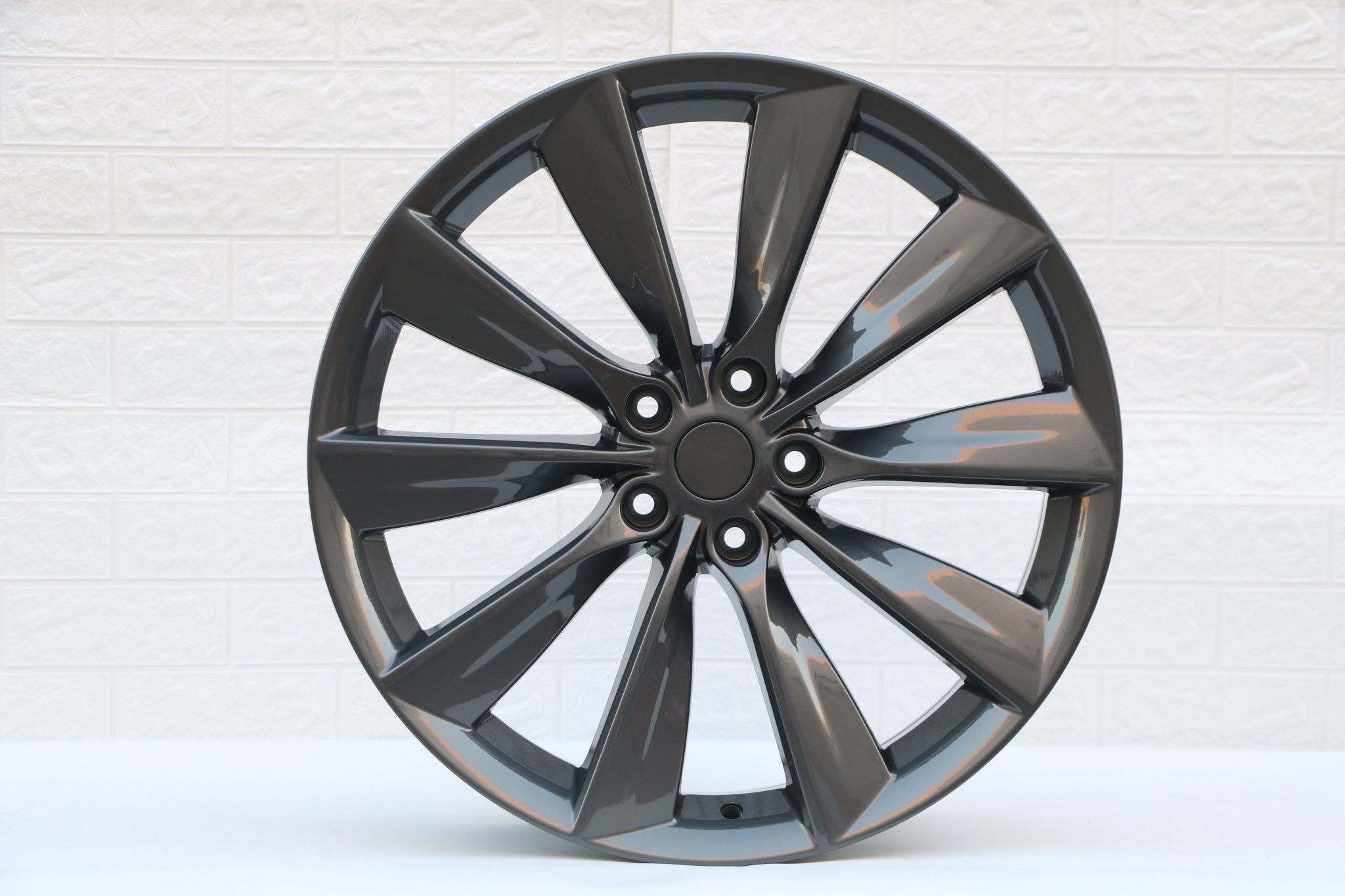 W450 1385 OE Gunmetal  21x8.5 ET40 5x120 CB64.1