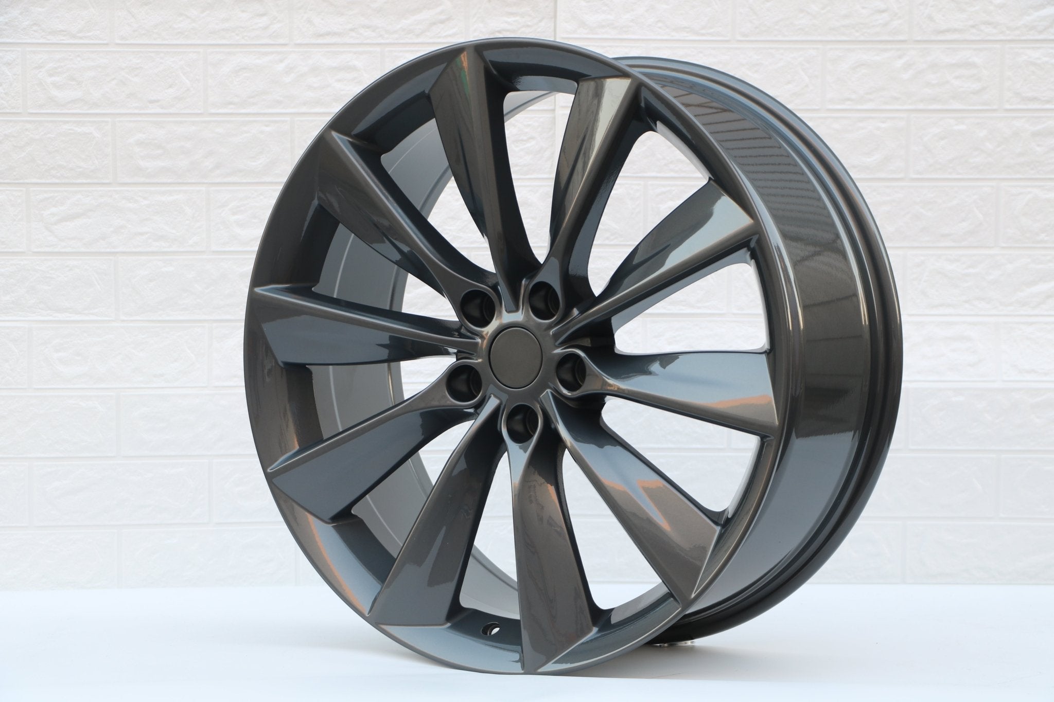 W450 1385 OE Gunmetal  21x8.5 ET40 5x120 CB64.1