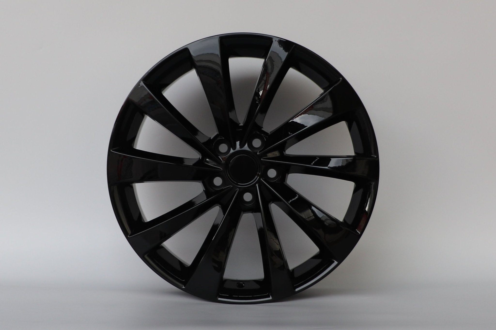 W451 1396 Gloss Black 19x8.0 Et35 5x114.3 CB73.1