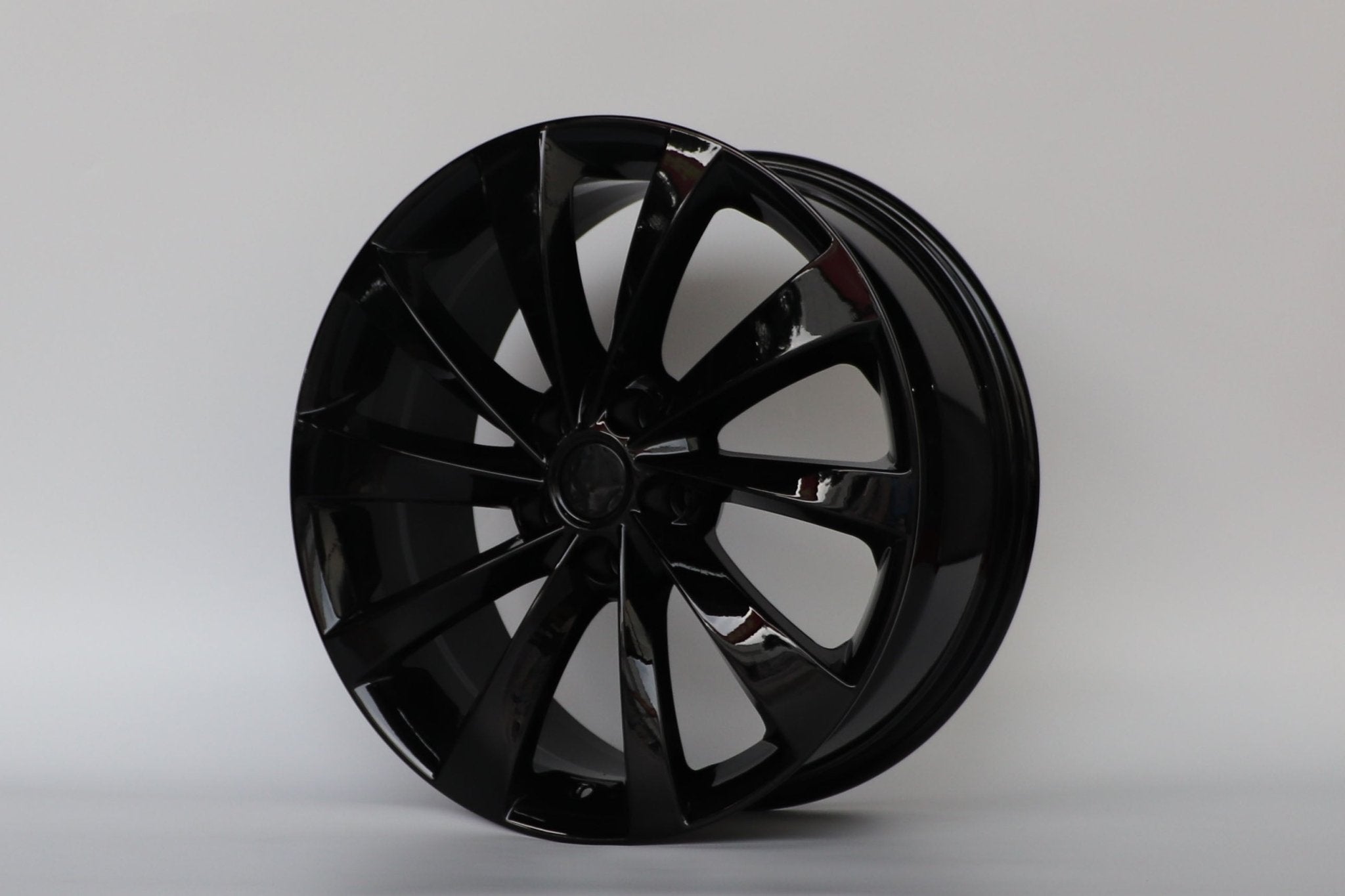 W451 1396 Gloss Black 19x8.0 Et35 5x114.3 CB73.1