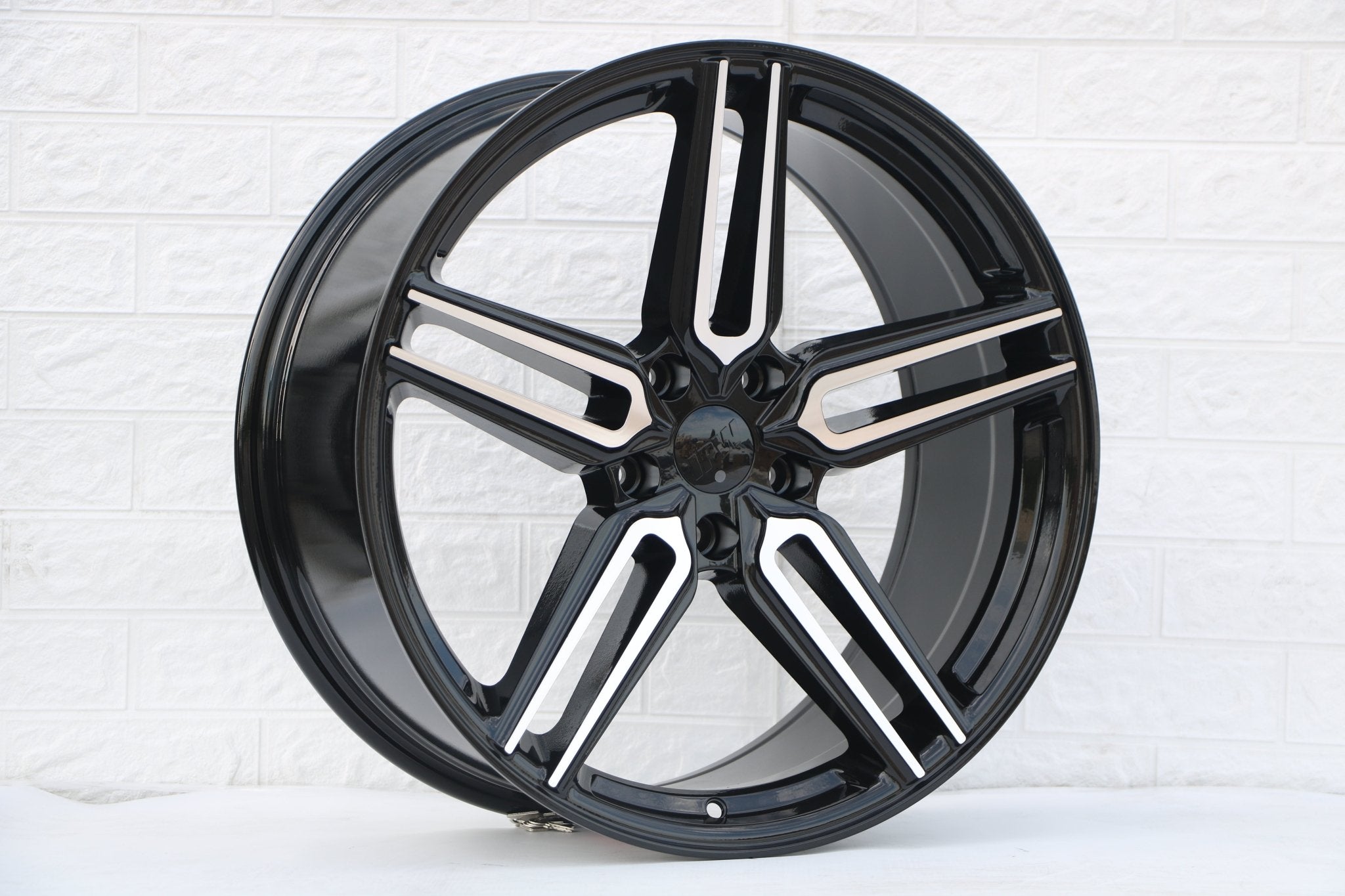 W522 Black Machined Face 20x9.0 ET35 5x120 CB72.5