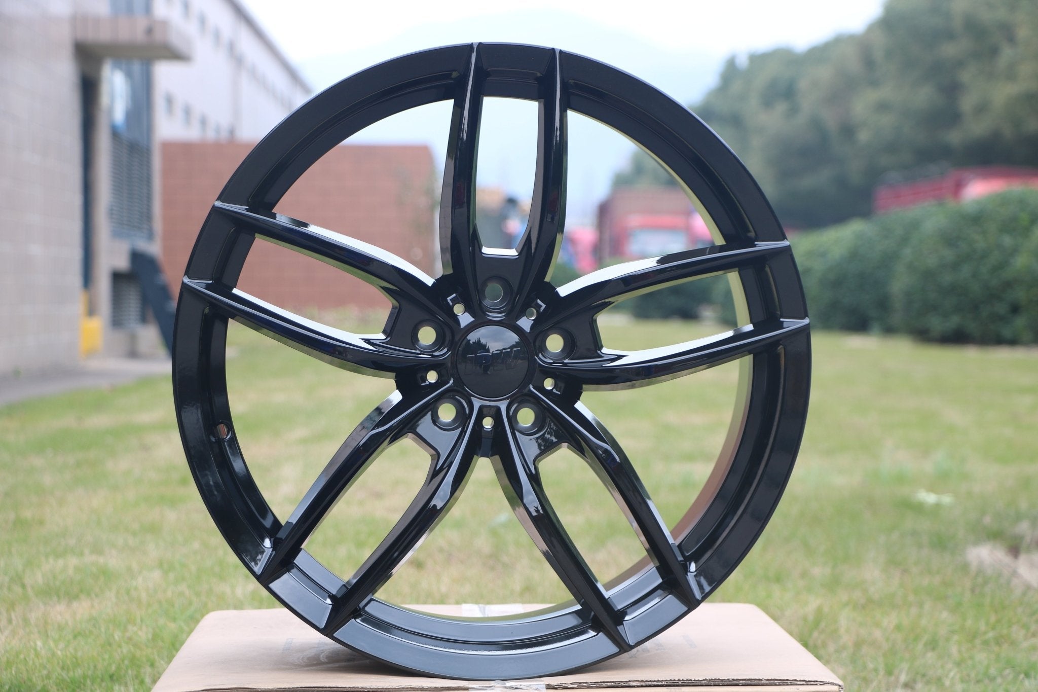 W524 1407 Gloss Black 19x8.5 Et35 5x114.3 CB73.1
