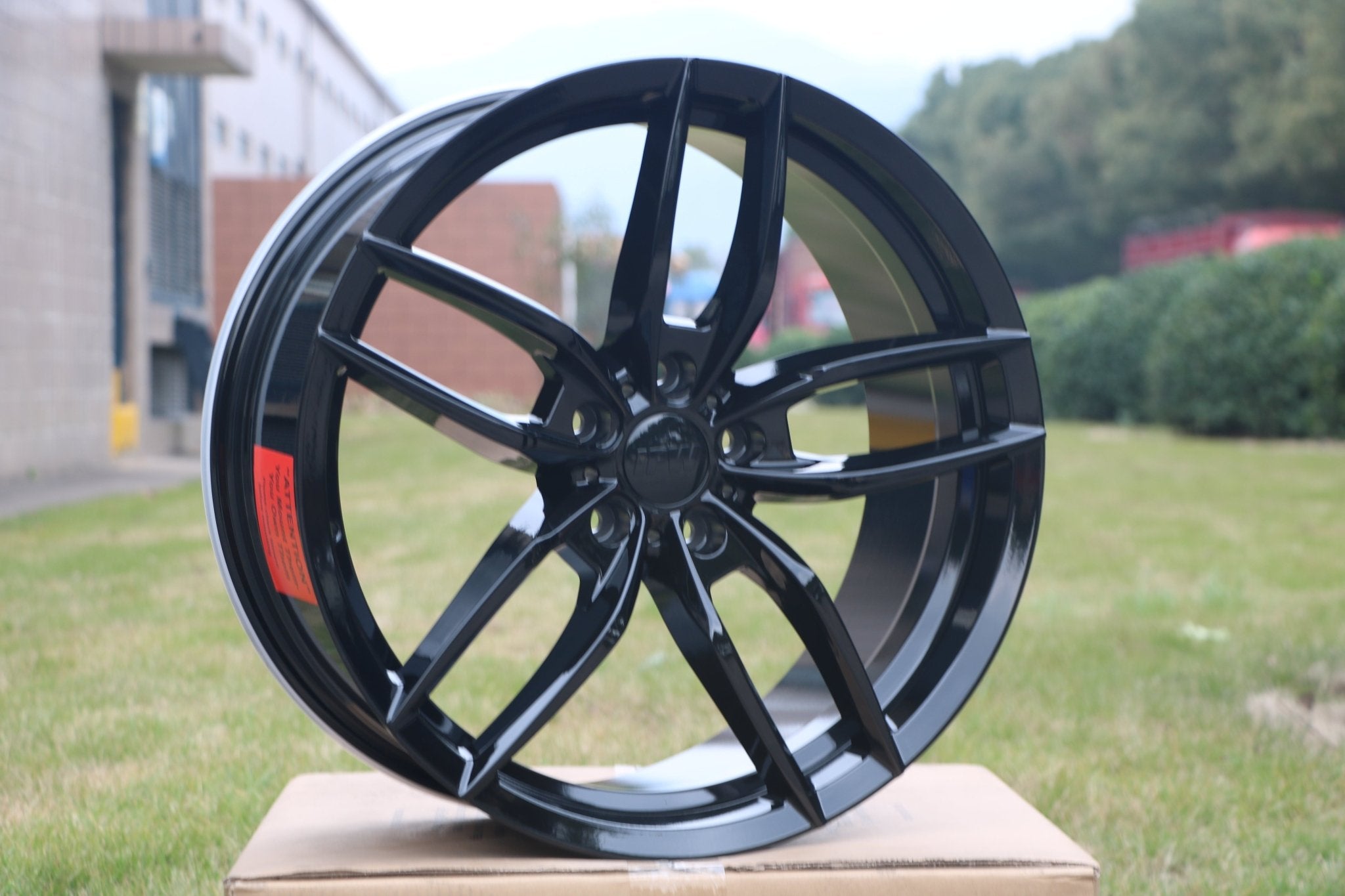 W524 D1407 20x8.5 Gloss Black 20x8.5 Et35 5x114.3 CB73.1